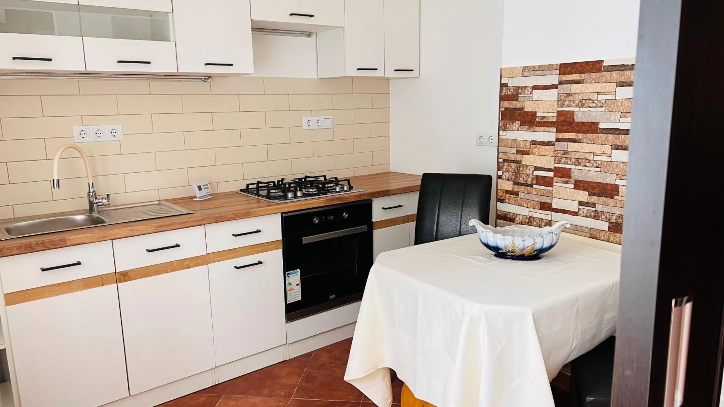 Kitchen or kitchenette, Kitchen/Kitchenette in Armenopolis - Adults Only