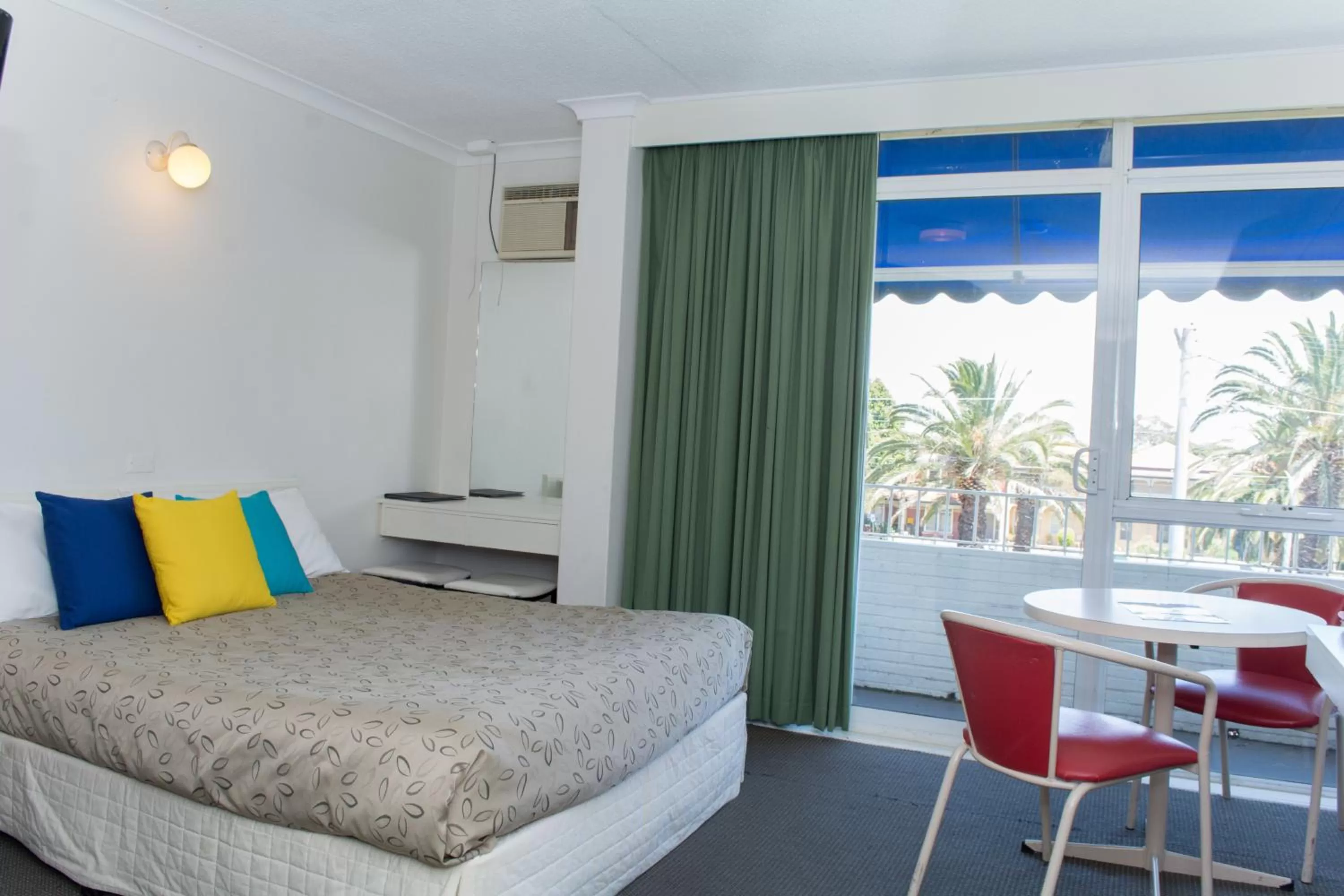 Bed in Alexander Motor Inn