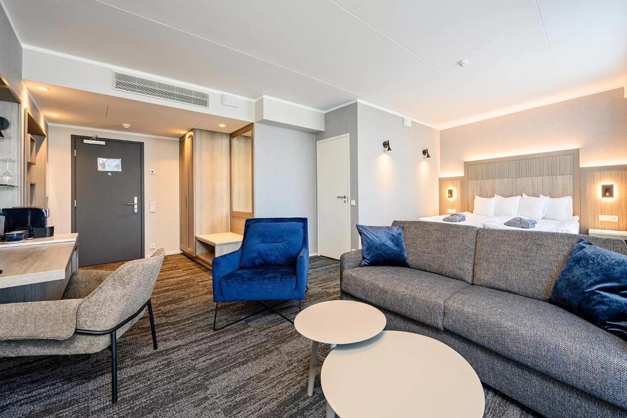 Photo of the whole room, Bed in Dorpat Hotel