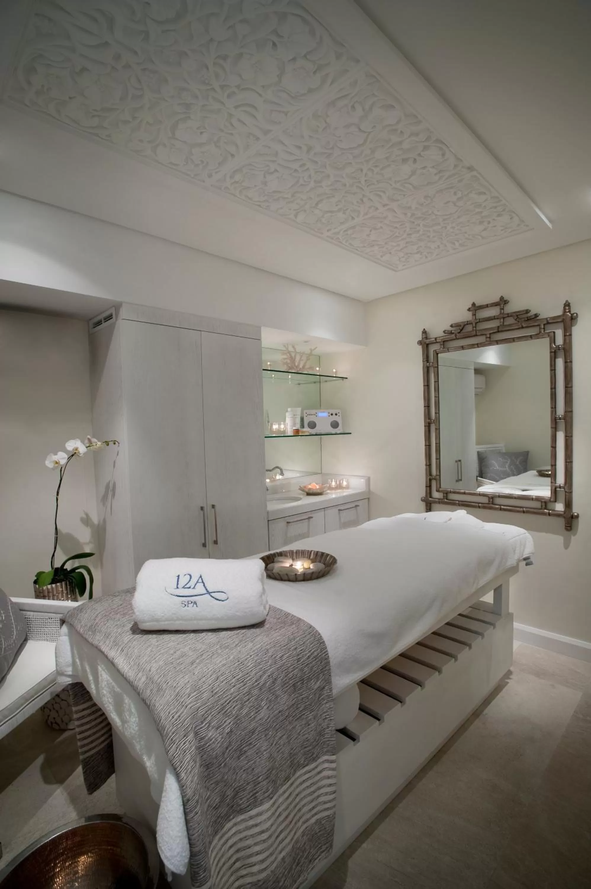 Massage, Bed in Twelve Apostles Hotel & Spa