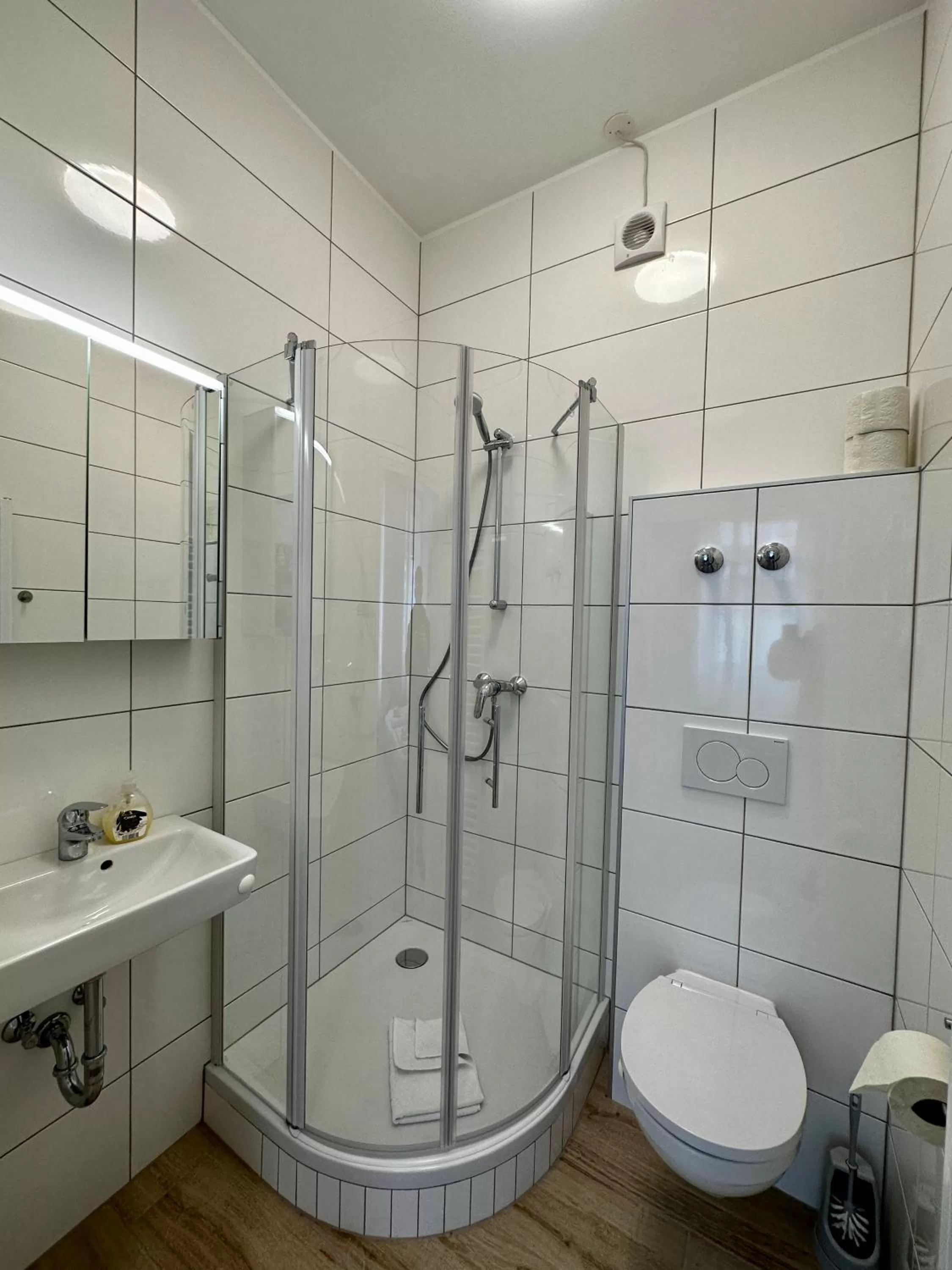Bathroom in AJO Apartments - Messe City Flat - Self-Check-in