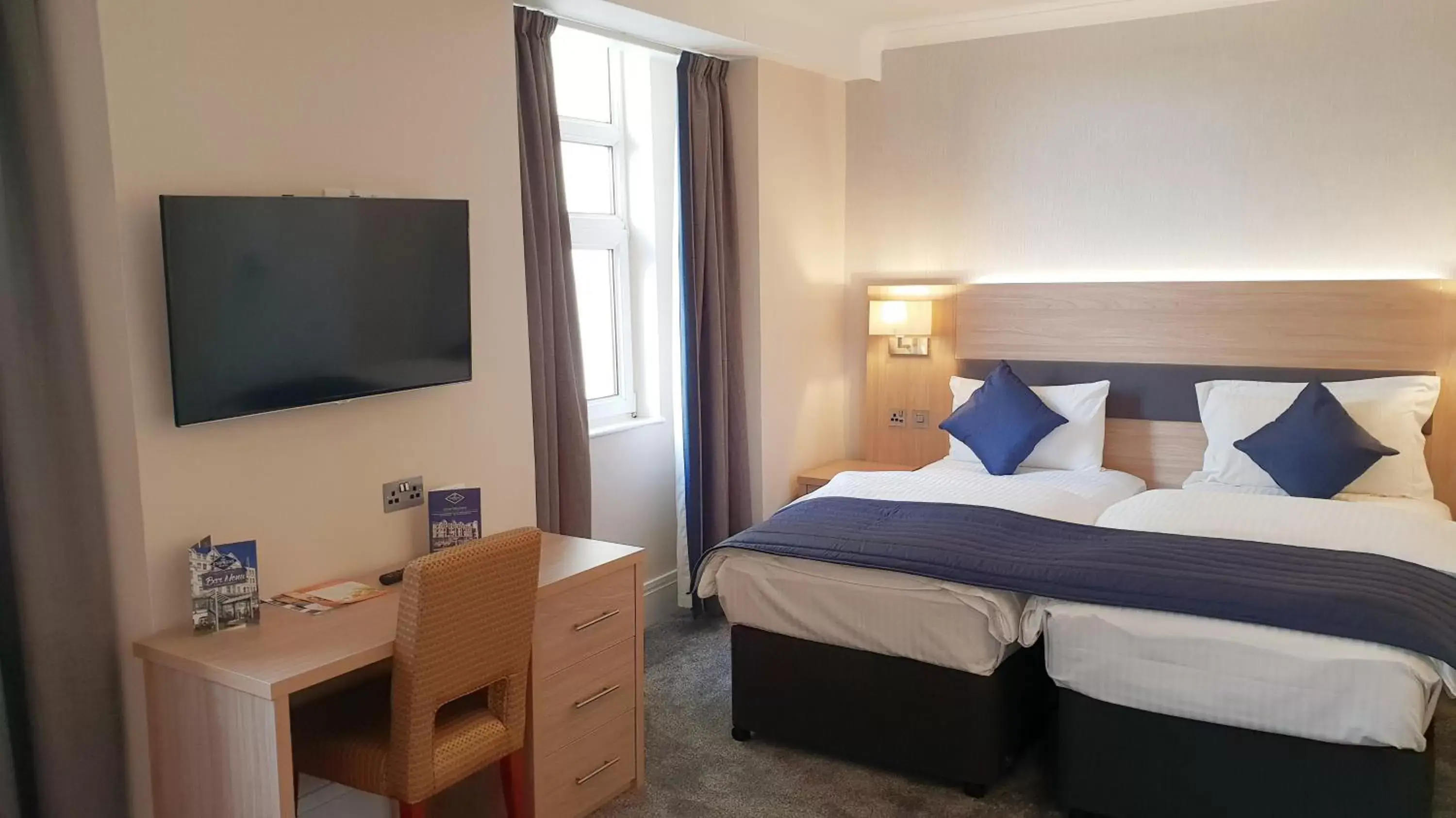 Classic Twin Room with Sofa in The Empress Hotel Classic Twin Room with Sofa in The Empress Hotel