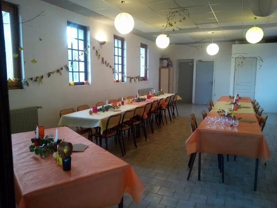 Restaurant/Places to Eat in La vallée de Gaïa