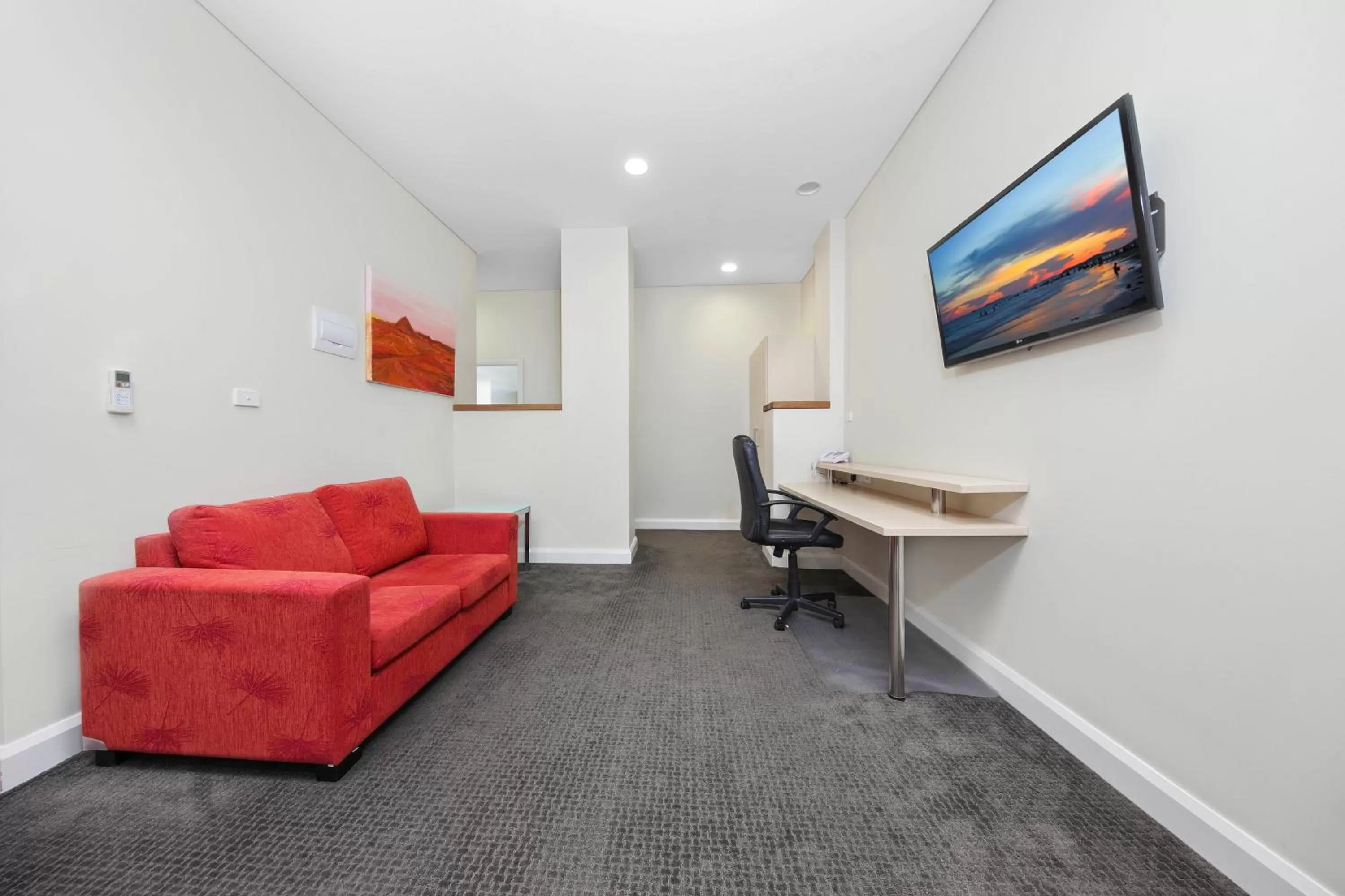 Belconnen Way Hotel & Serviced Apartments