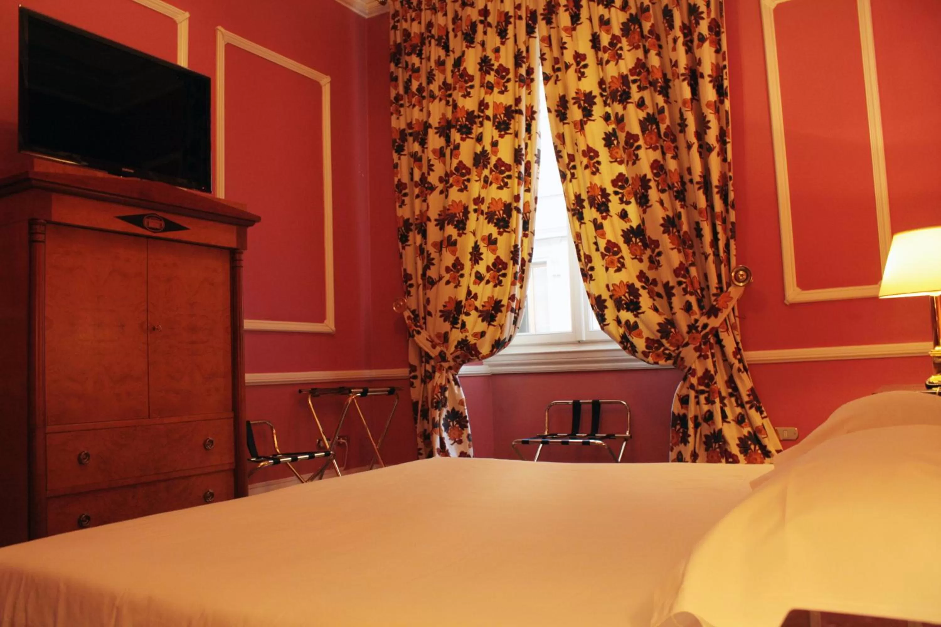 TV and multimedia, Bed in Hotel Albani Firenze