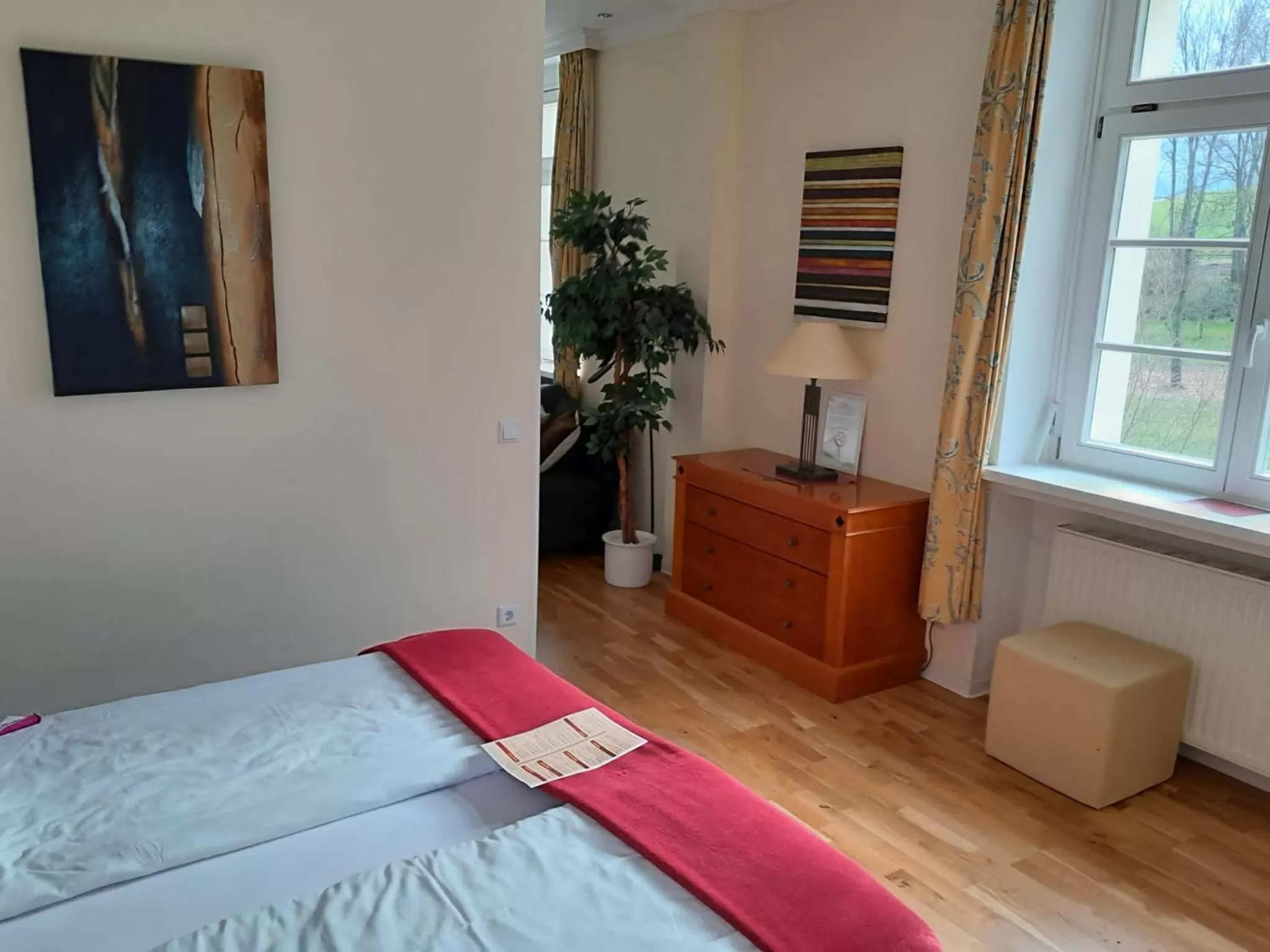 Bedroom, Bed in Schlosshotel Domäne Walberberg