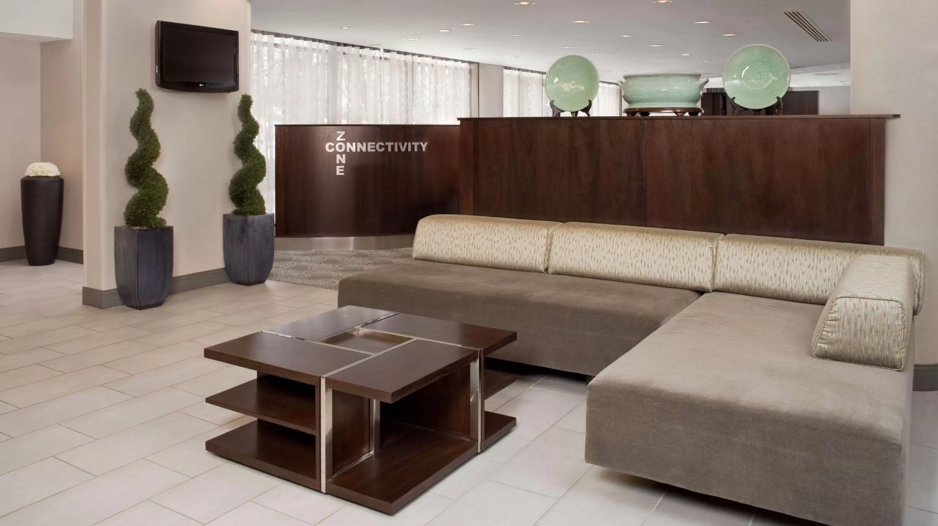 Lobby or reception in DoubleTree by Hilton Chicago Schaumburg