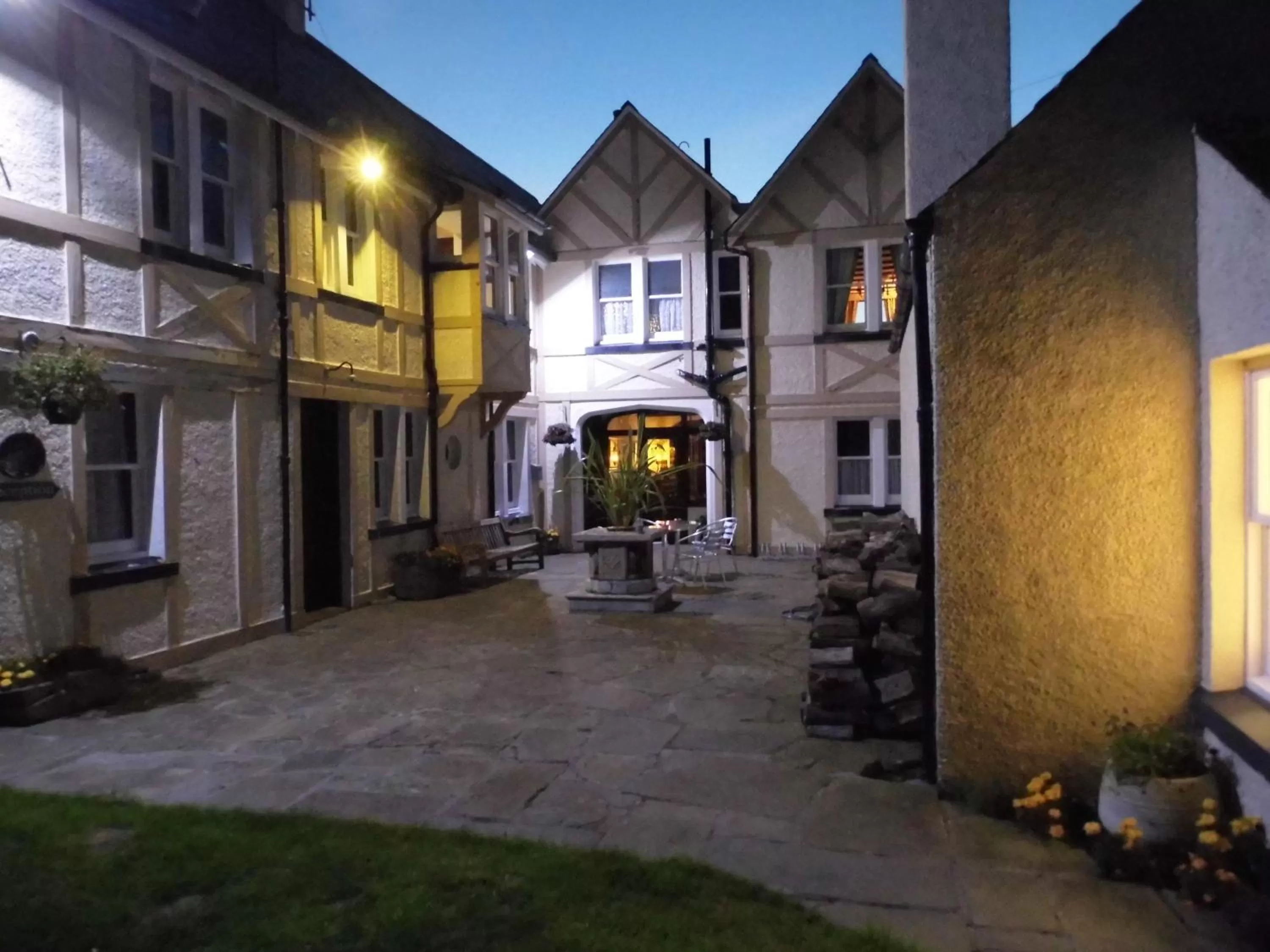 Facade/entrance in Grey Harlings Rooms