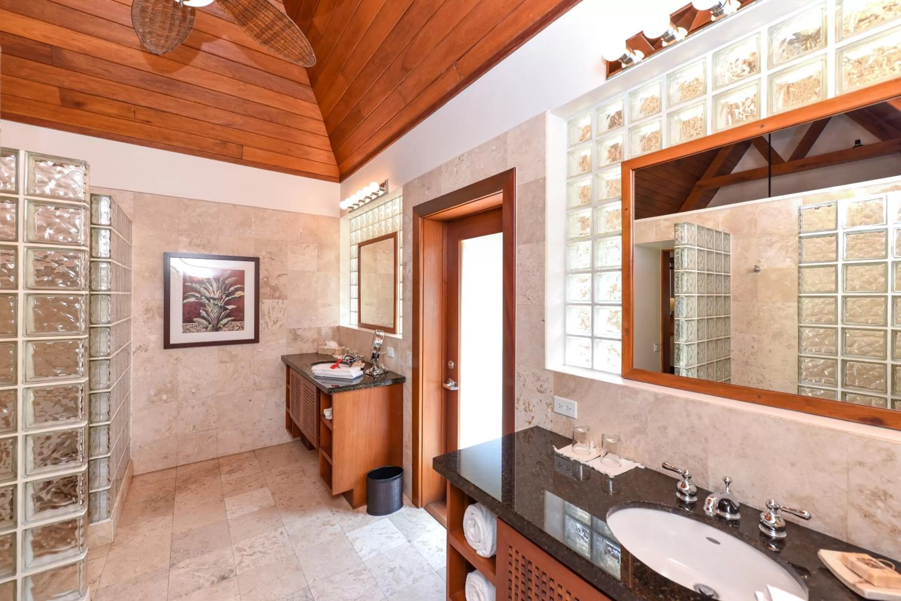 Bathroom in Victoria House Resort & Spa