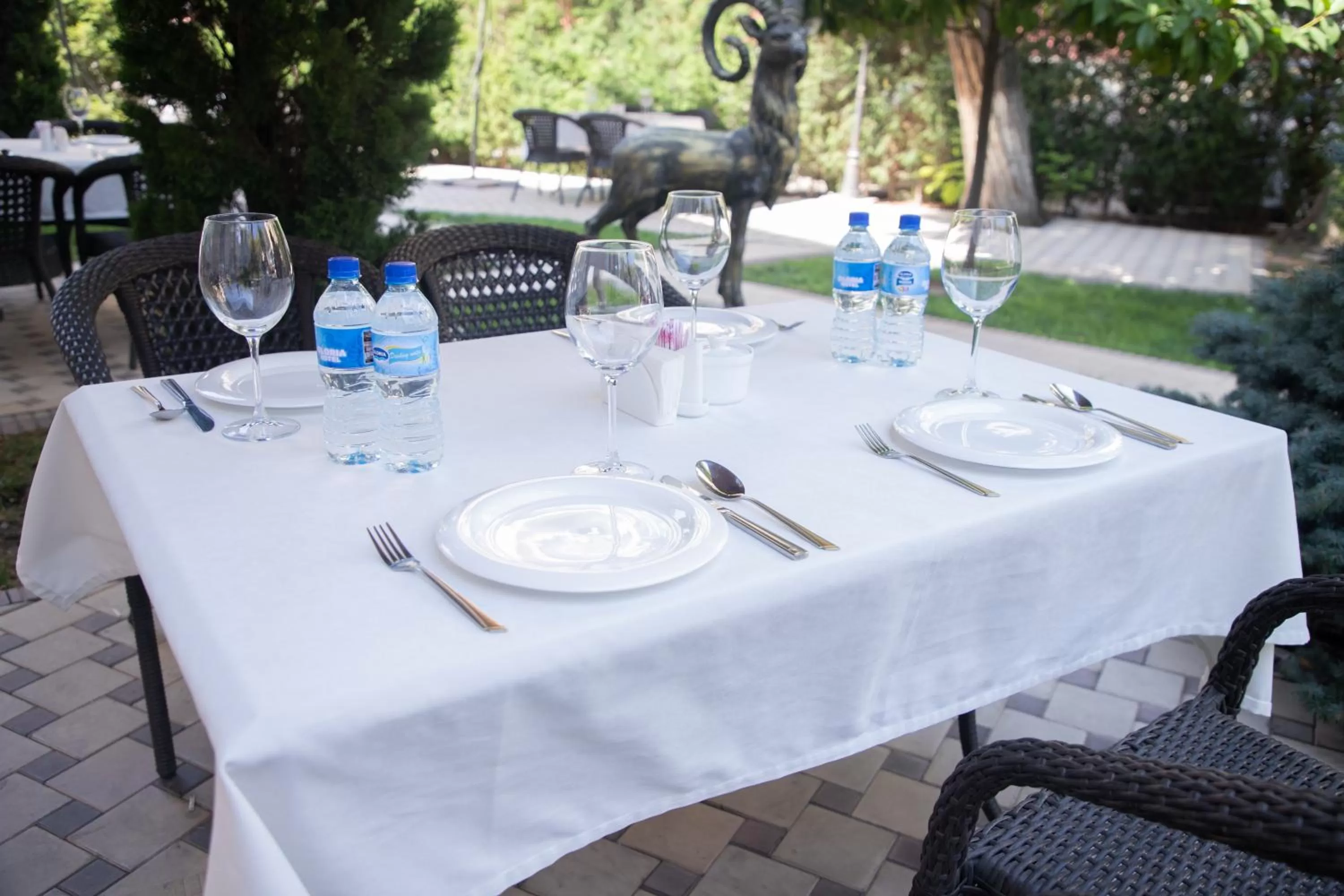 Restaurant/places to eat in Gloria Hotel