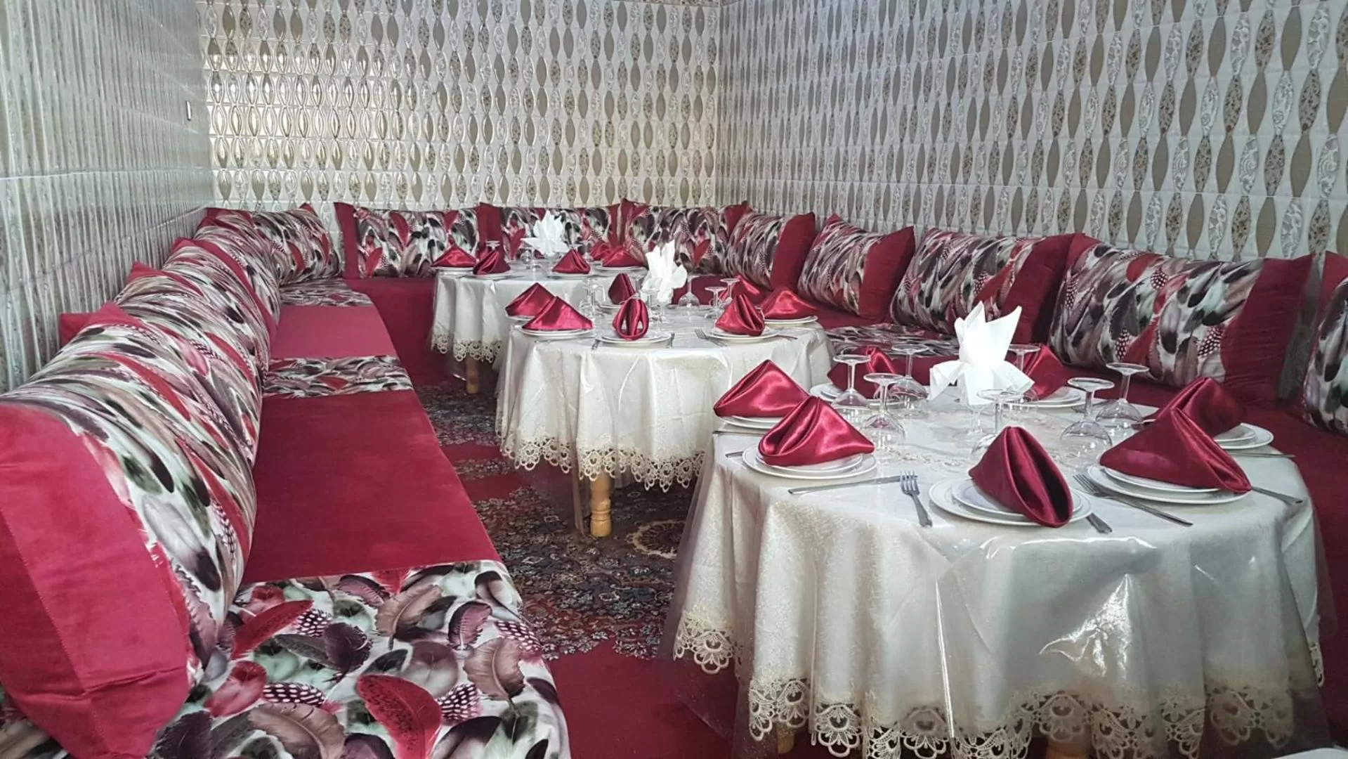 Restaurant/Places to Eat in Hotel Nice 06