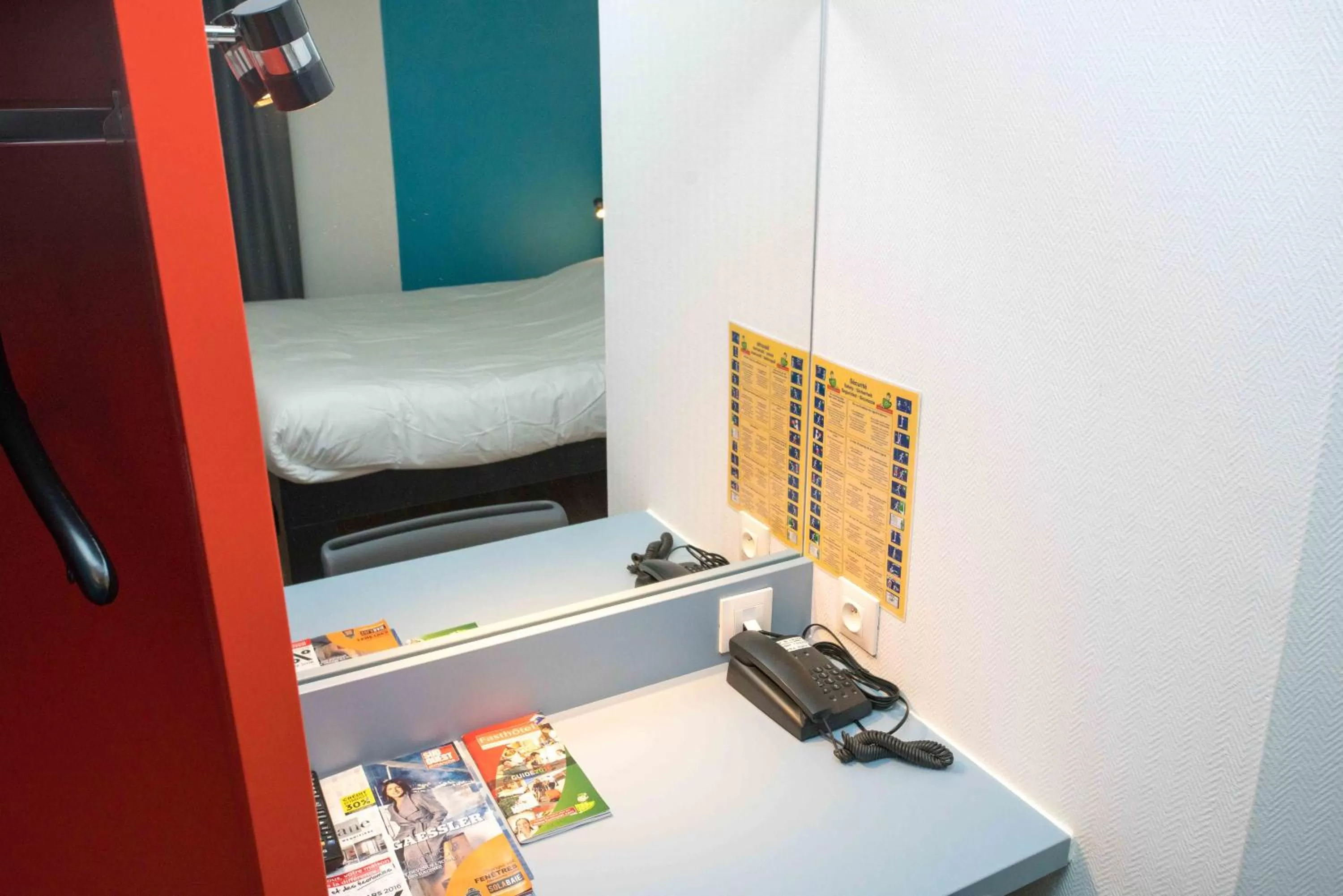 Living room, Bed in Fasthotel Artigues