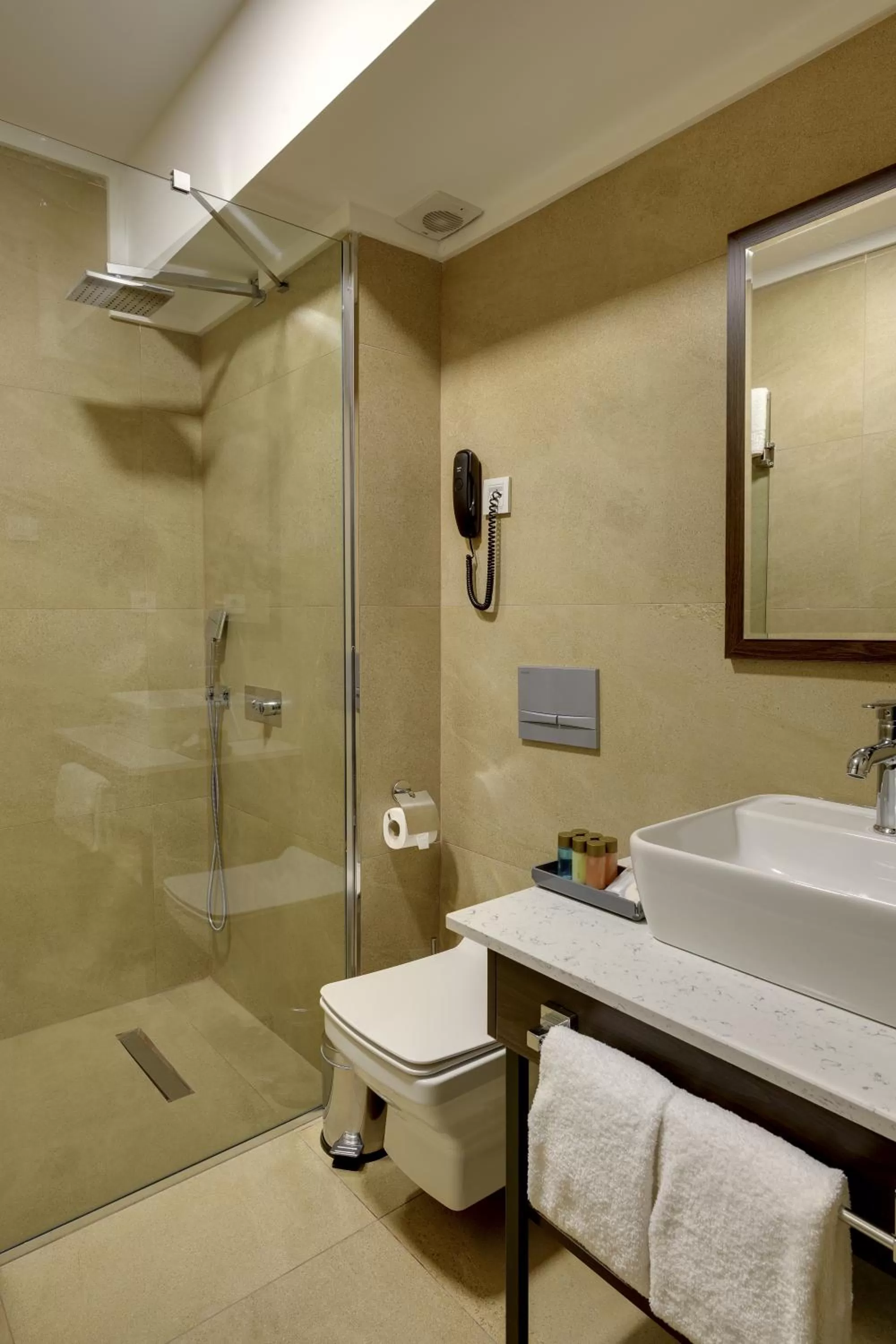 Shower in Leo Suites