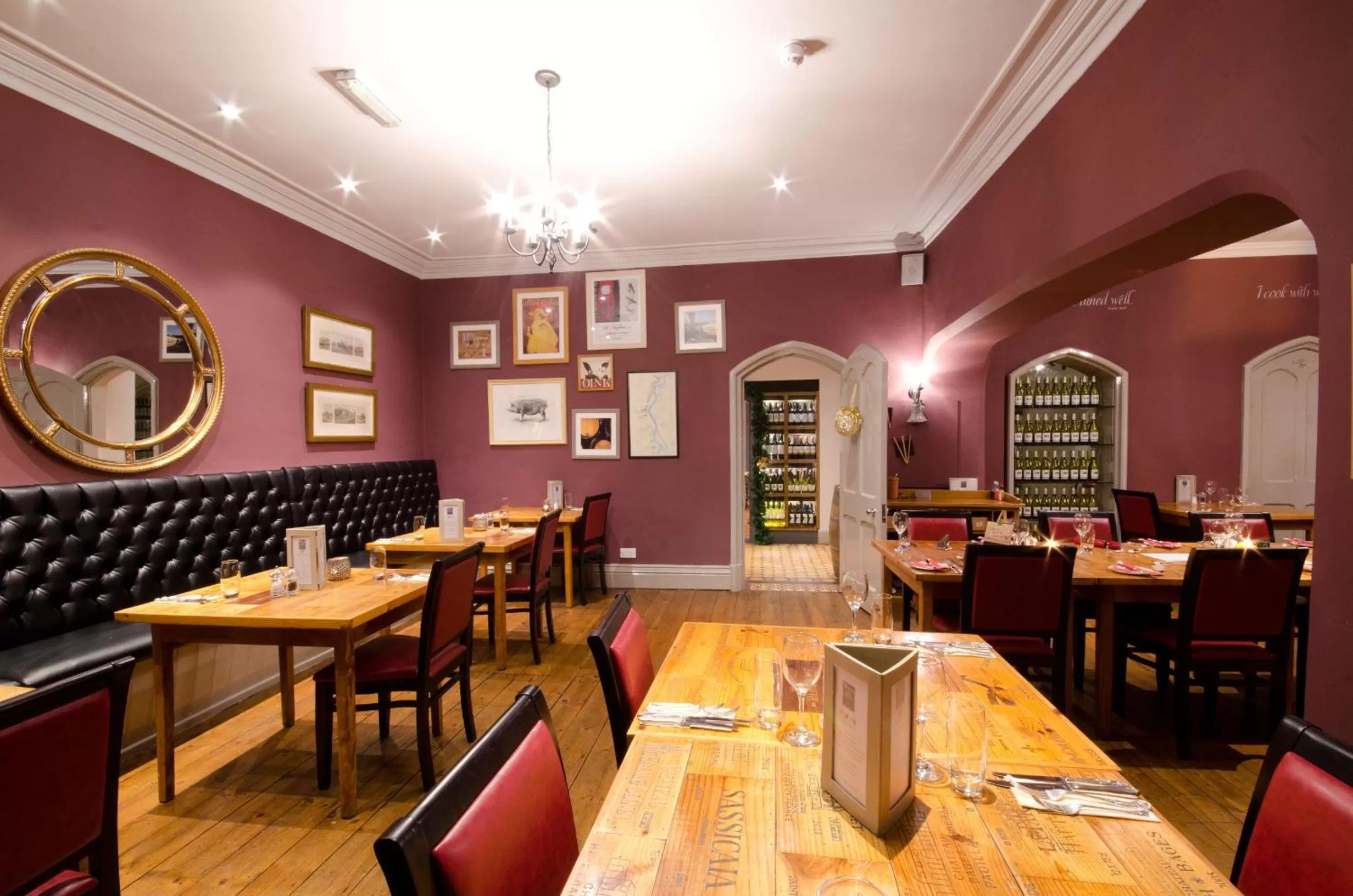 Restaurant/places to eat in The Corner House Hotel