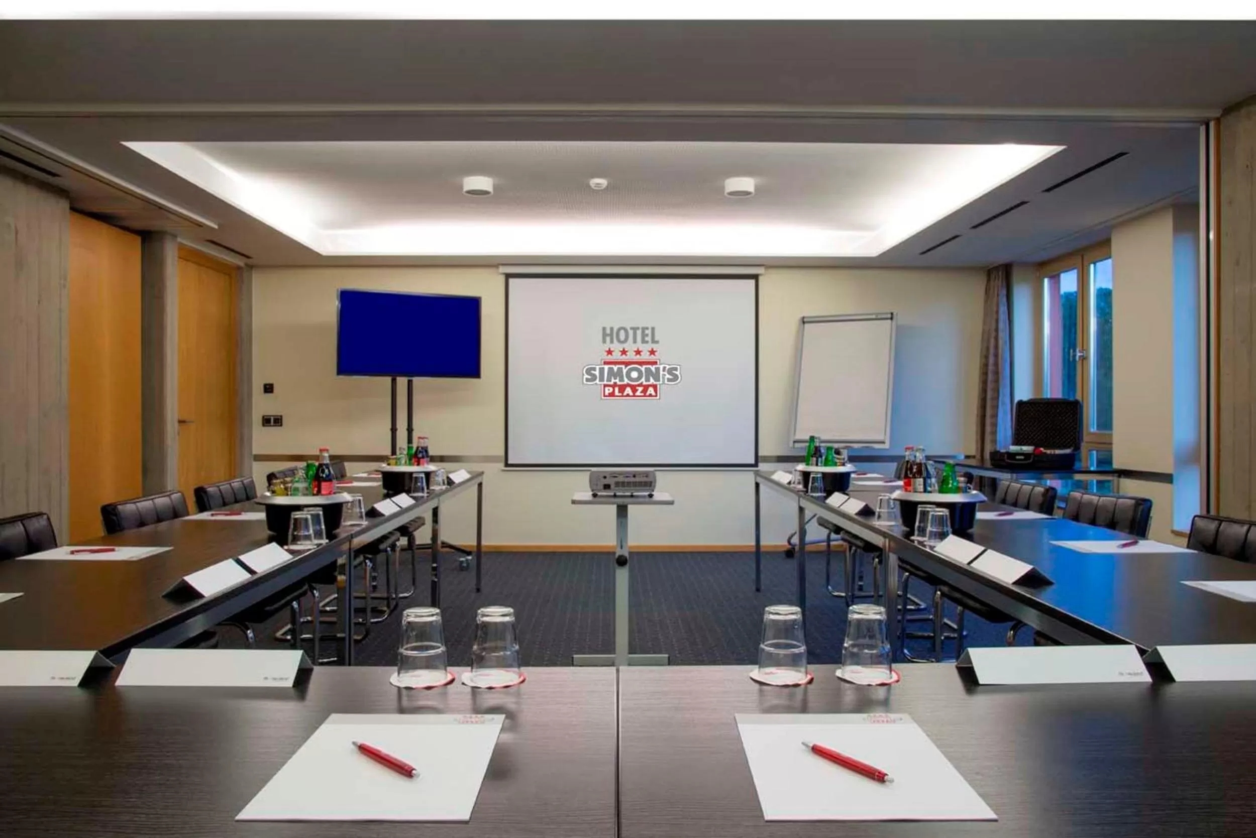 Business facilities in Hotel Simon's Plaza