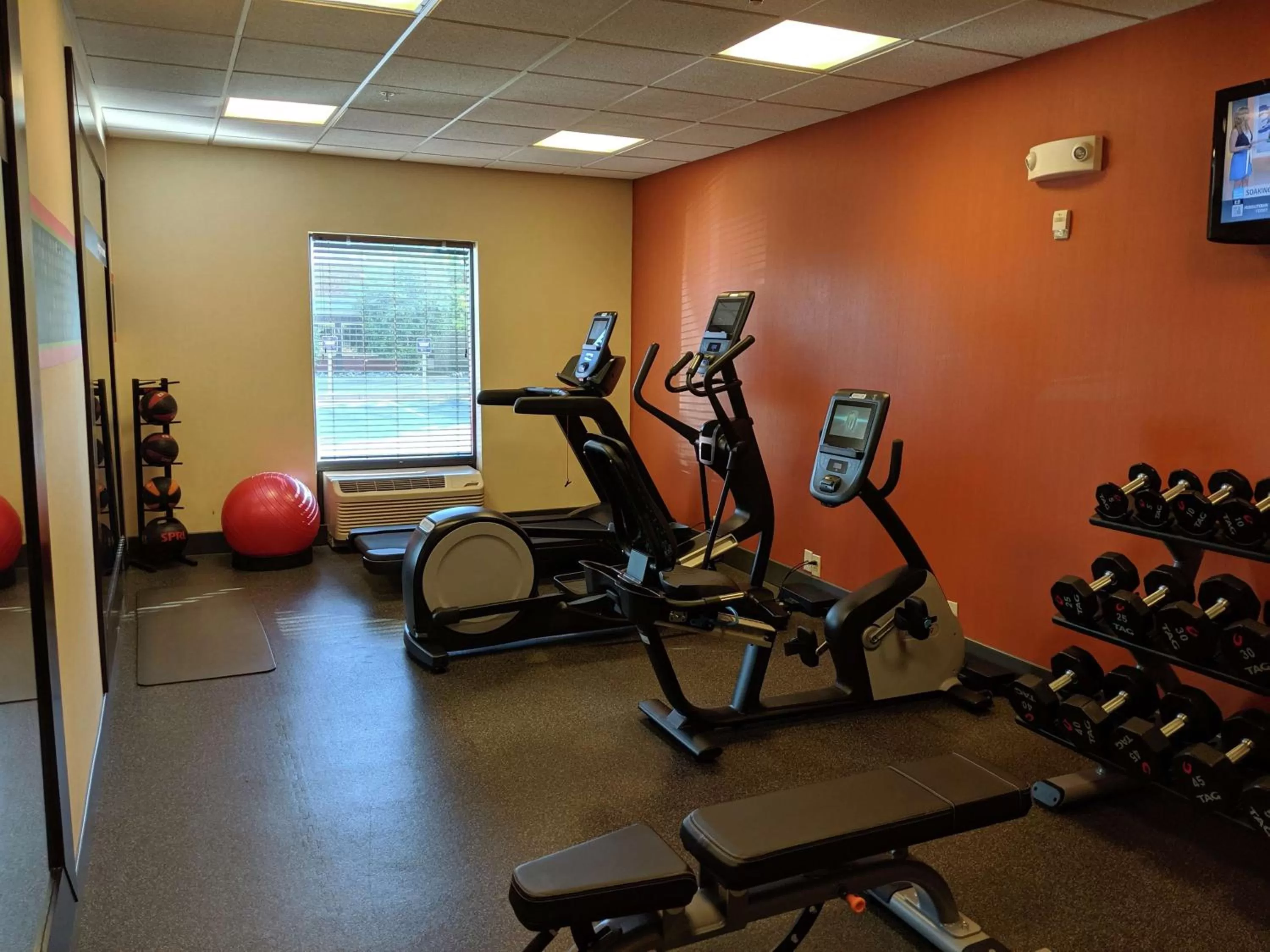 Fitness centre/facilities in Hampton Inn & Suites Cincinnati-Union Centre