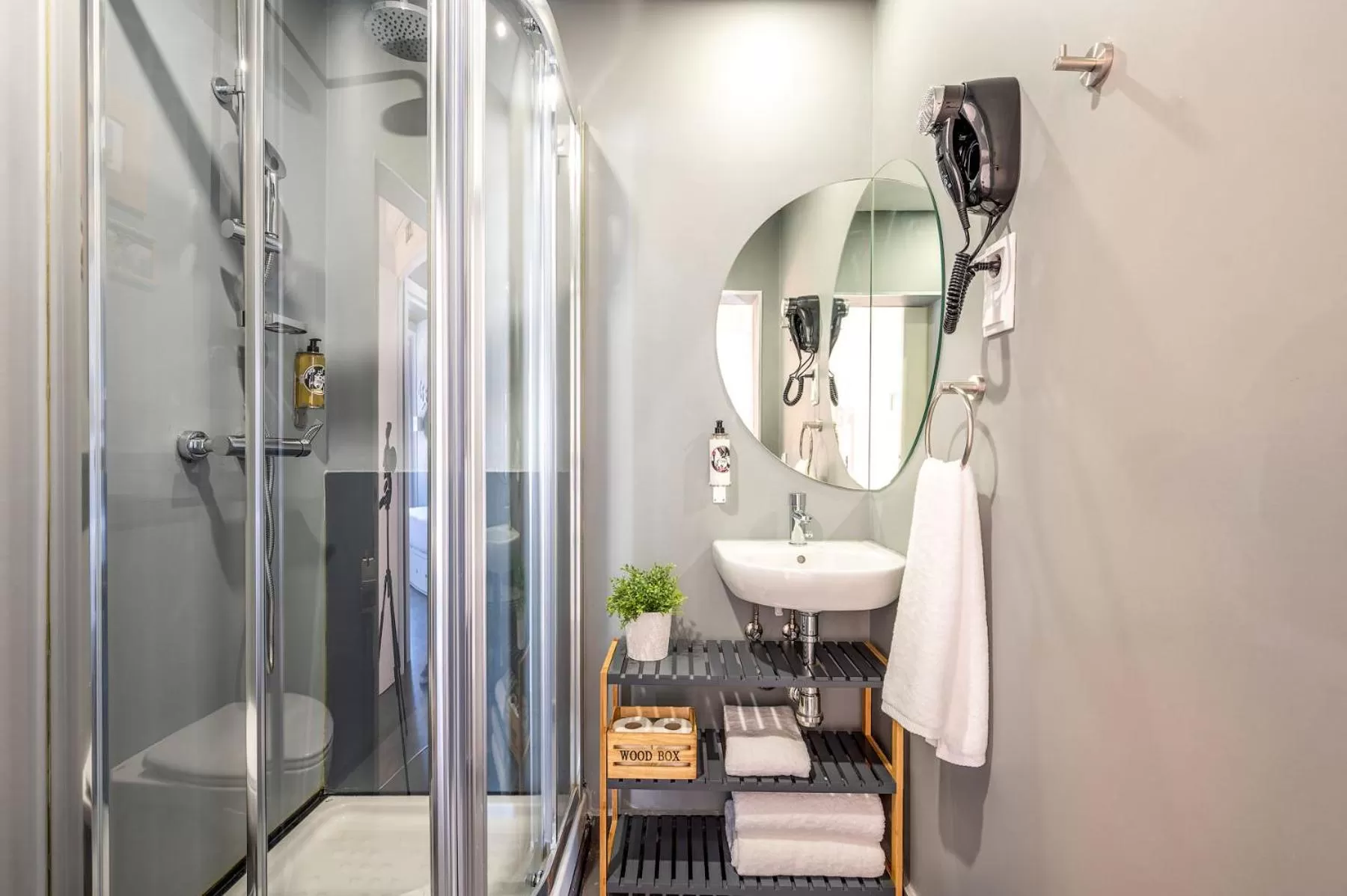 Bathroom in Lisbon Wine House - Rooms & Suites