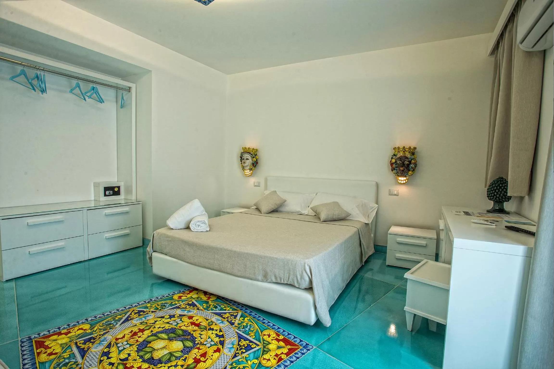 Photo of the whole room, Bed in Tra Le Braccia di Morfeo