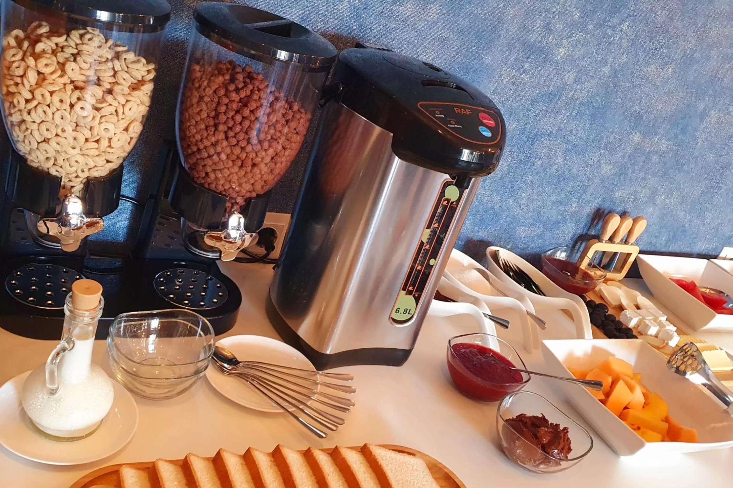 Coffee/tea facilities in Hotel BaniHills Tbilisi