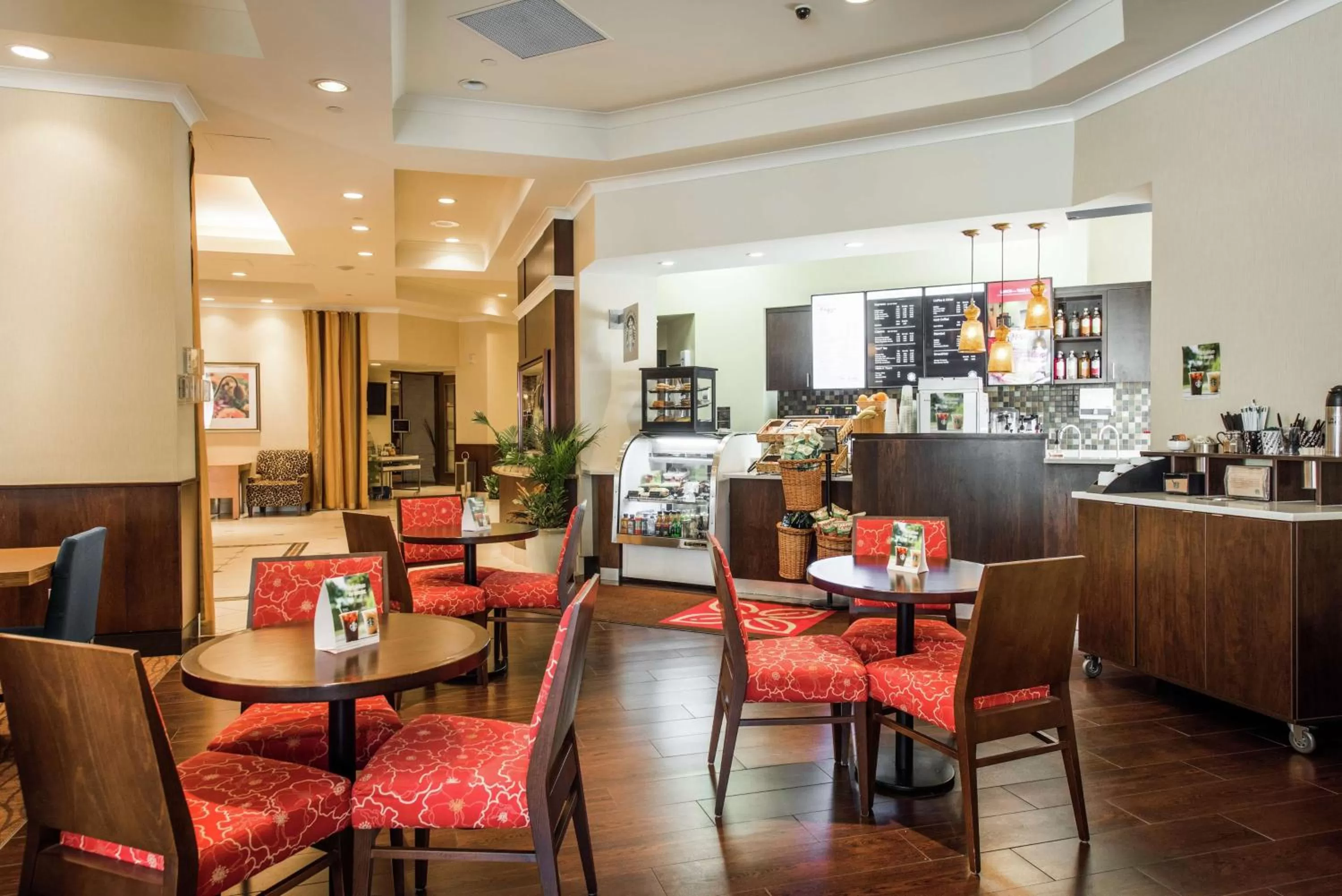 Dining area in Hilton Garden Inn Saskatoon Downtown