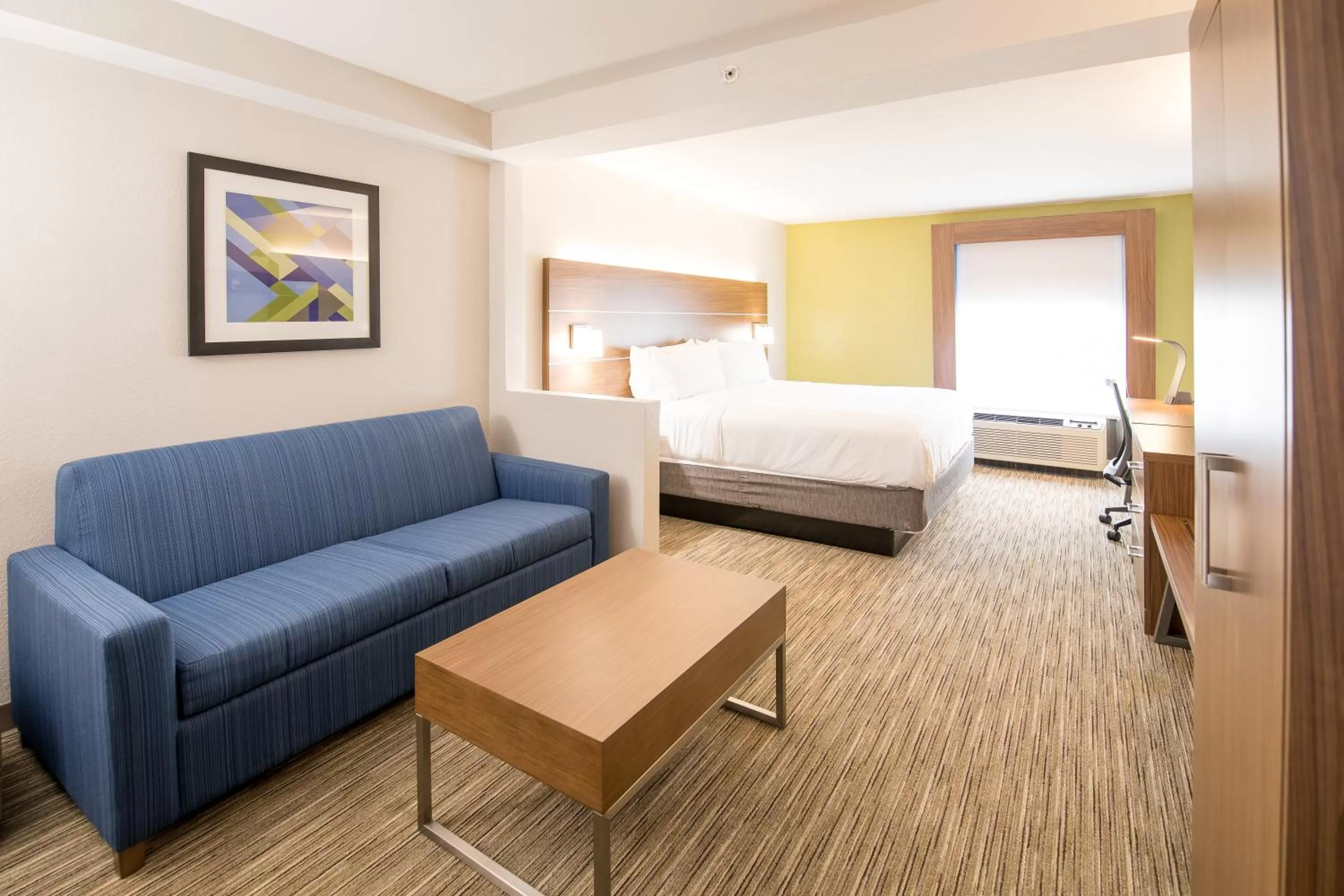 Photo of the whole room, Bed in Holiday Inn Express Atlanta-Stone Mountain by IHG