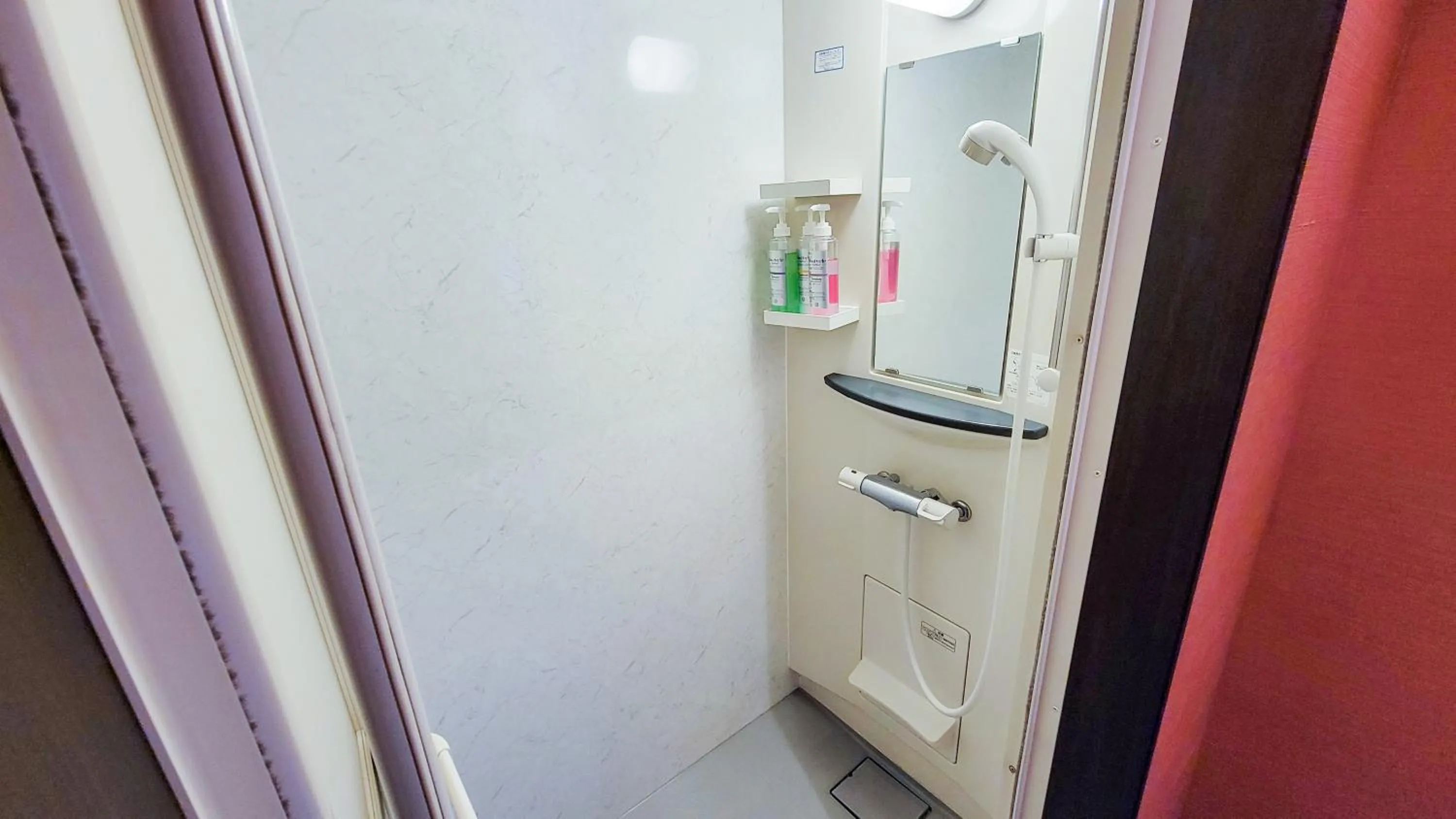 Shower in Hotel Palms Tenmonkan