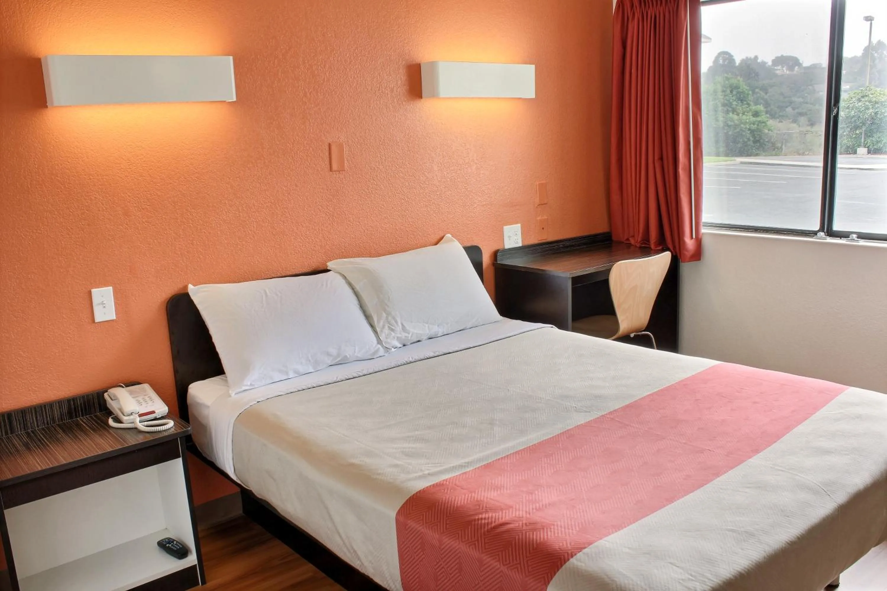 Bedroom, Bed in Motel 6-Pismo Beach, CA