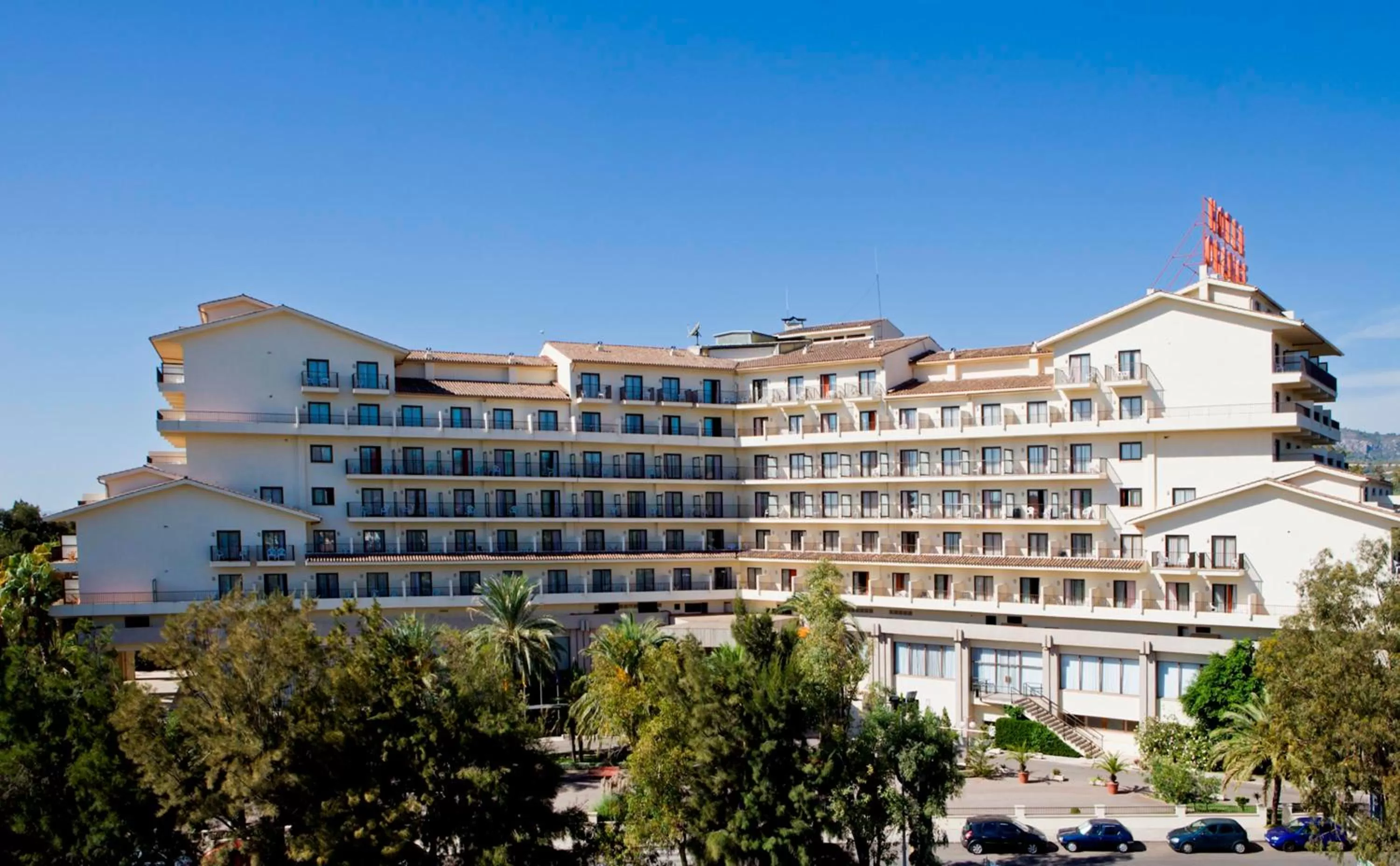 Facade/entrance in Intelier Orange