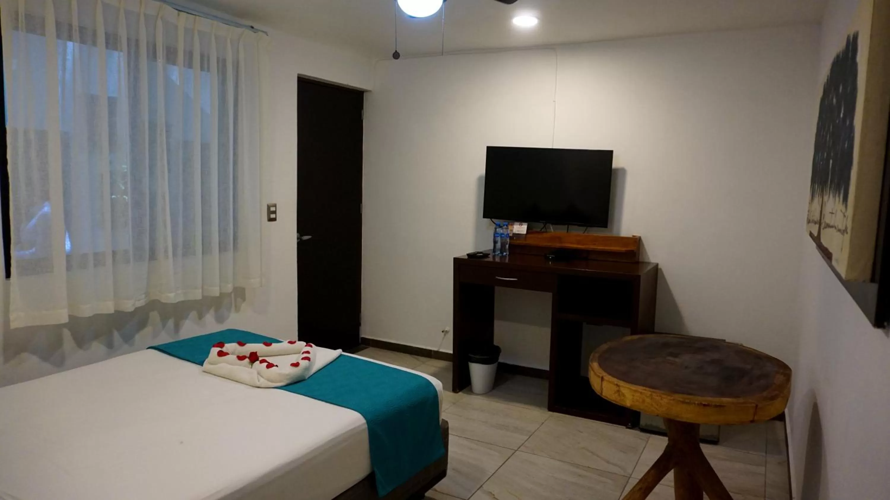 Bed, TV/Entertainment Center in Casa Ticul Hotel Boutique - 5Th Ave by BFH