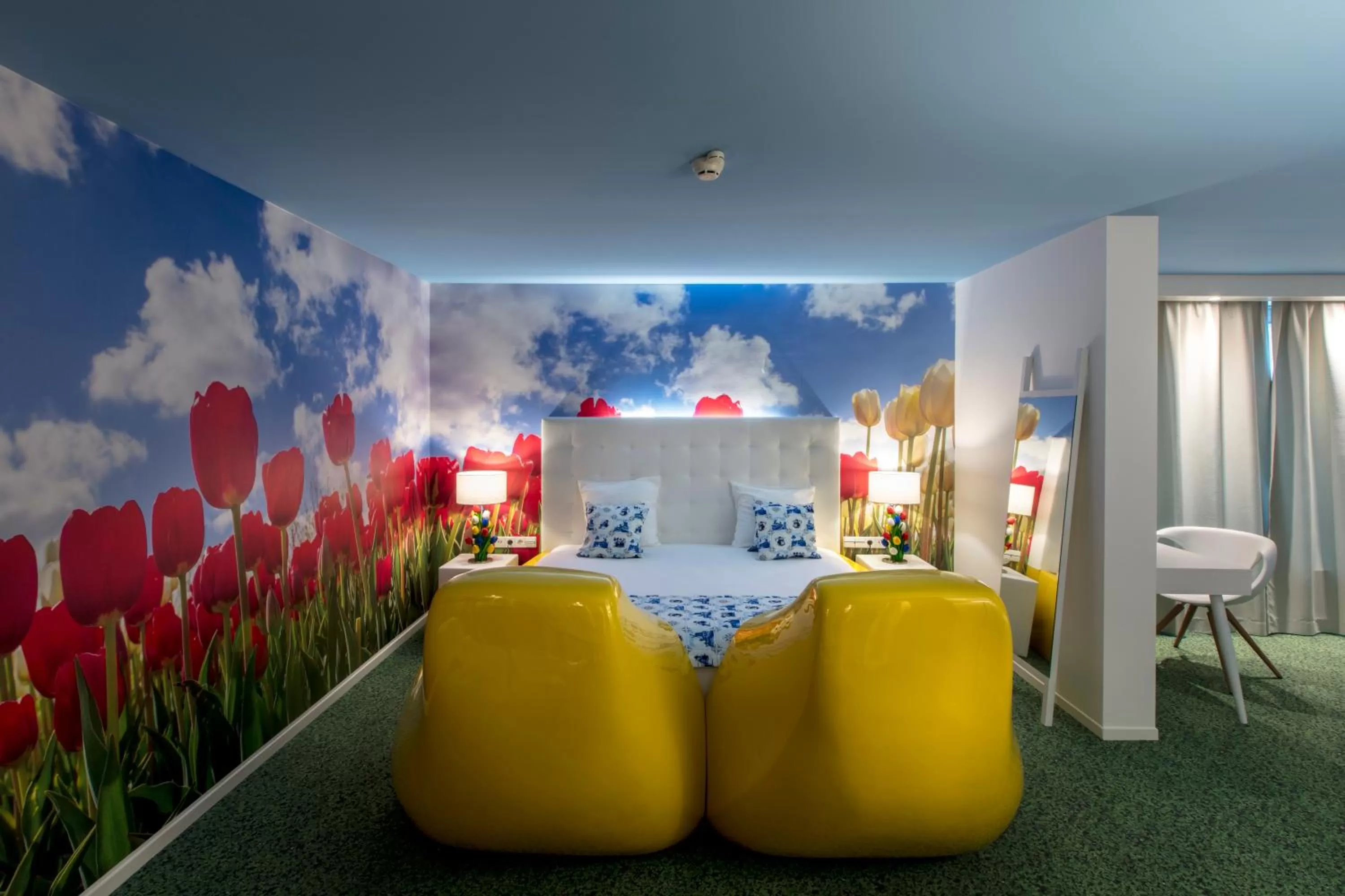 Bed in Hotel Mitland