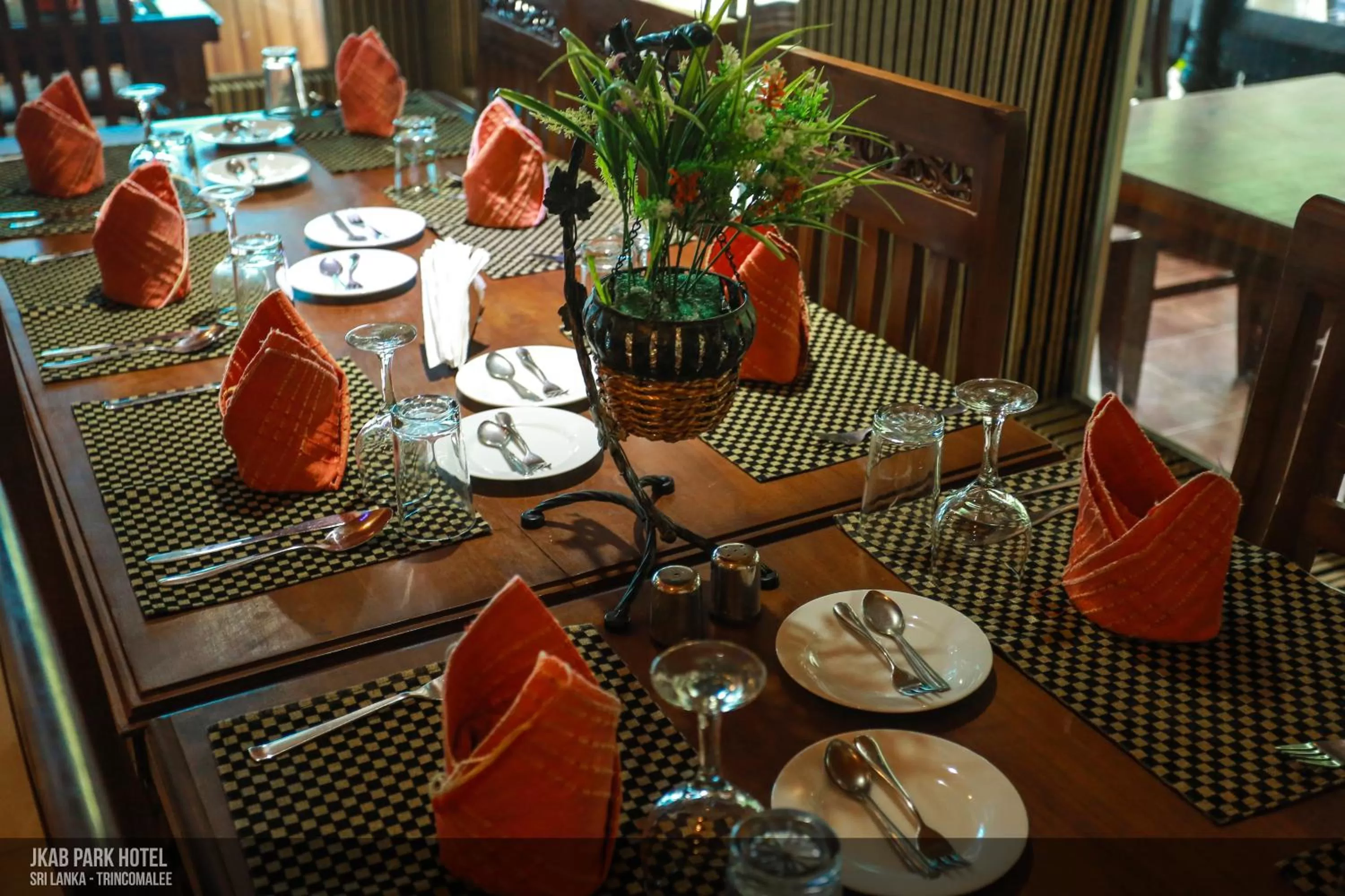 Restaurant/places to eat in JKAB Park Hotel