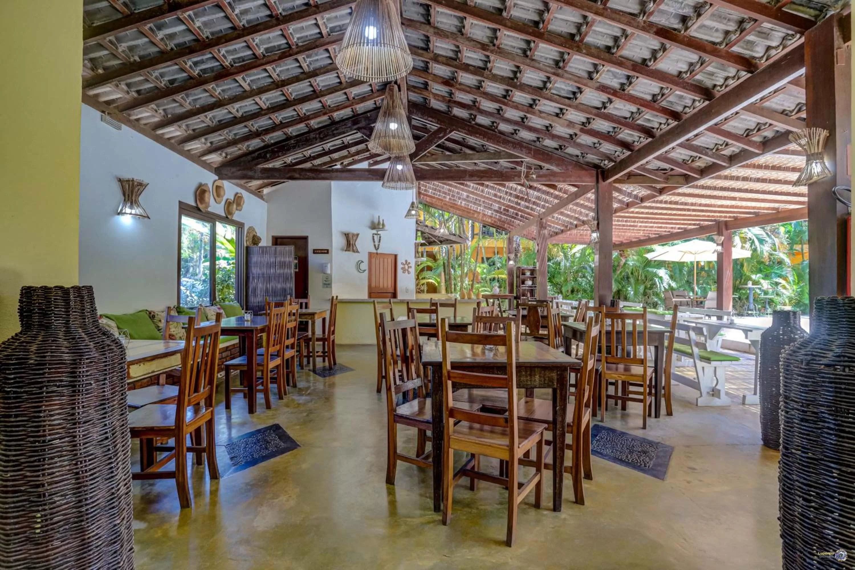 Restaurant/places to eat in Pousada Villa N'kara