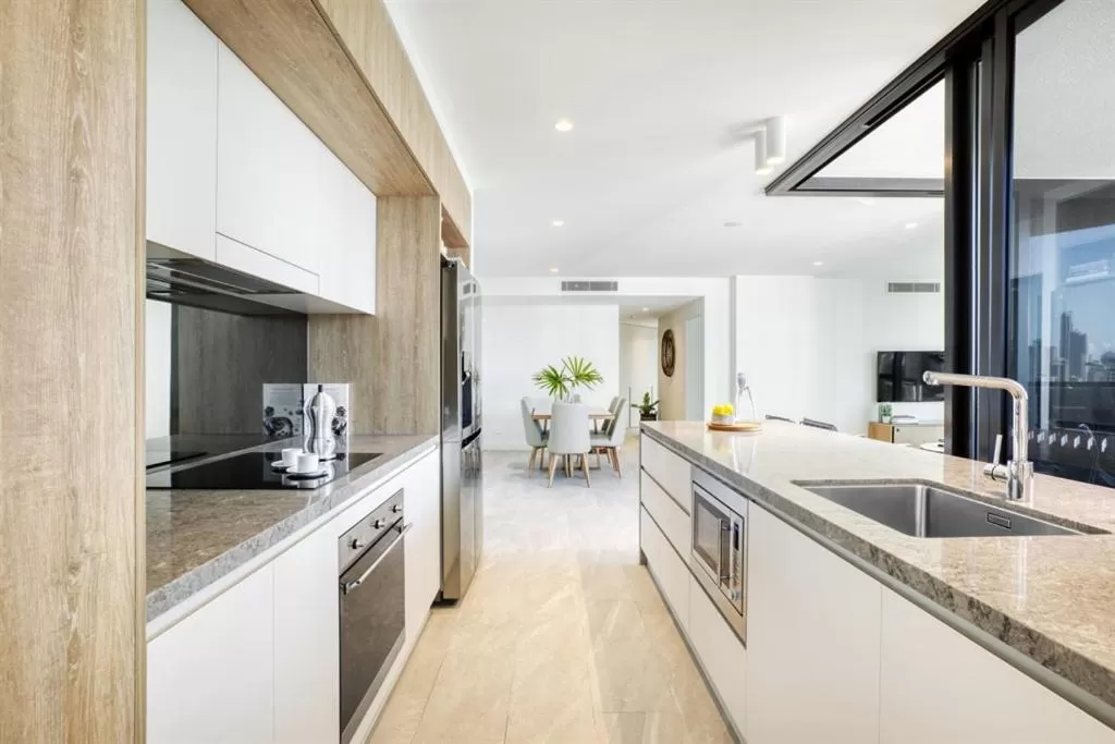 Kitchen or kitchenette in Vue Broadbeach - Official