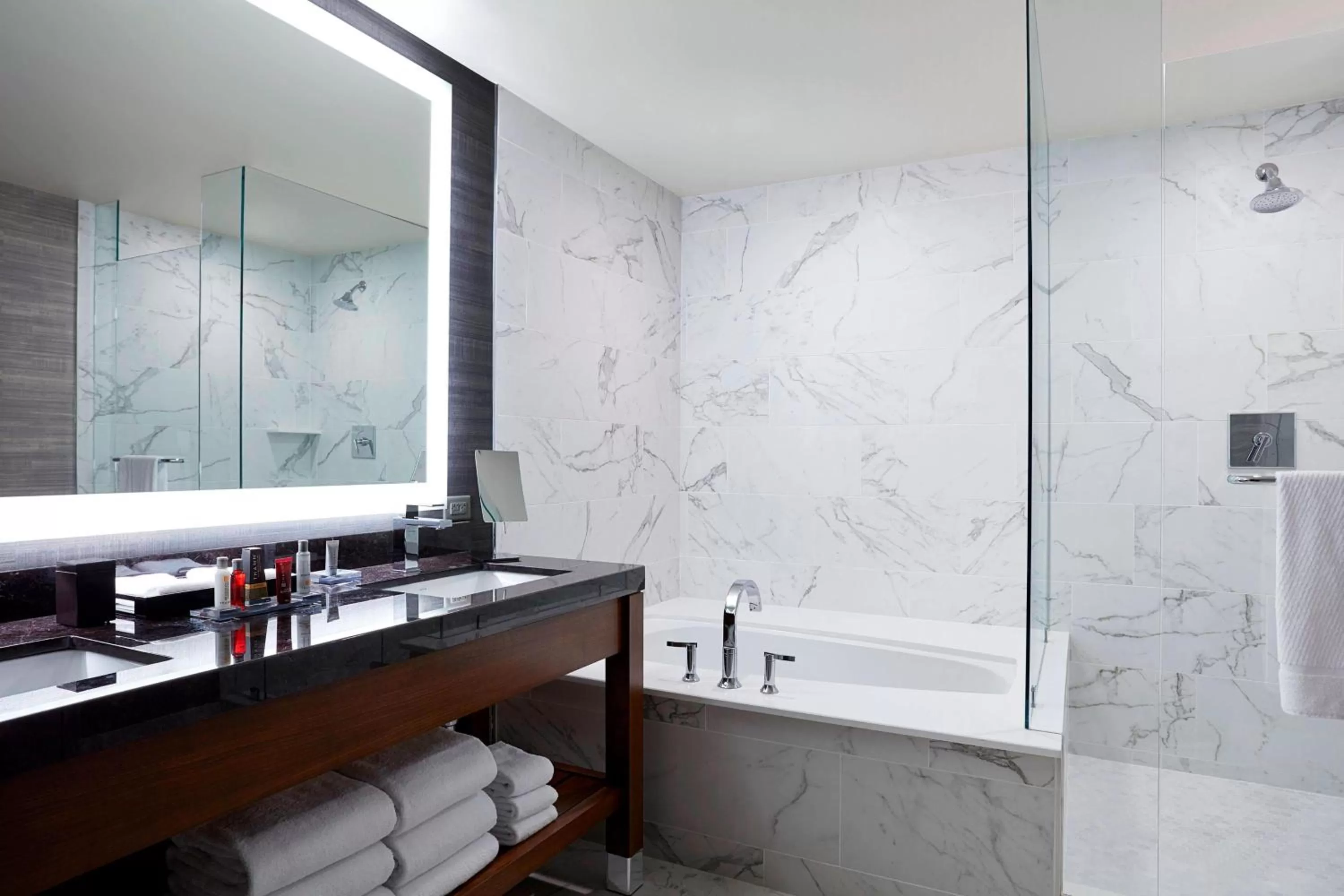 Bathroom in Marriott Marquis Houston