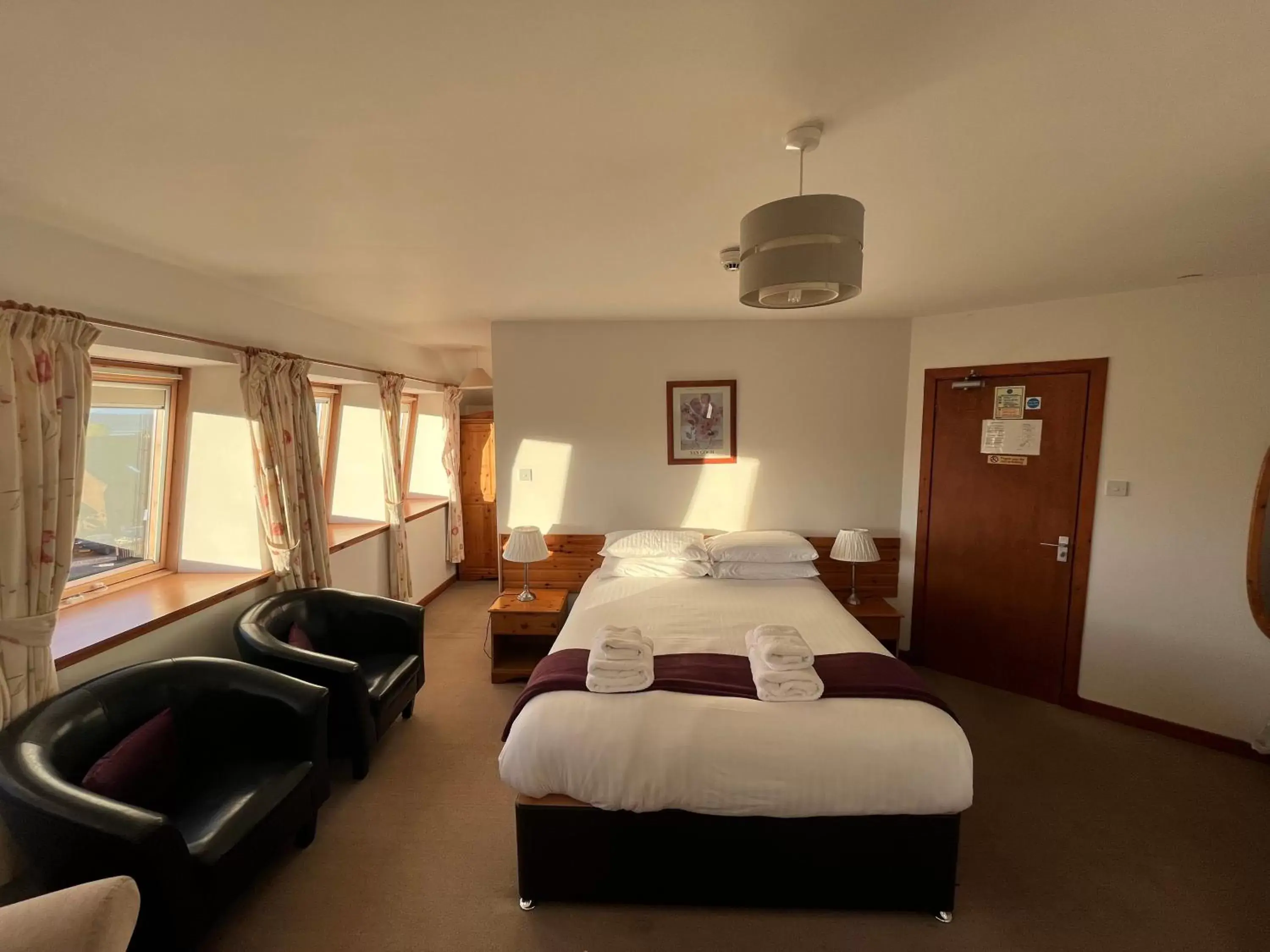 Deluxe Suite in Smithton Hotel Deluxe Suite in Smithton Hotel