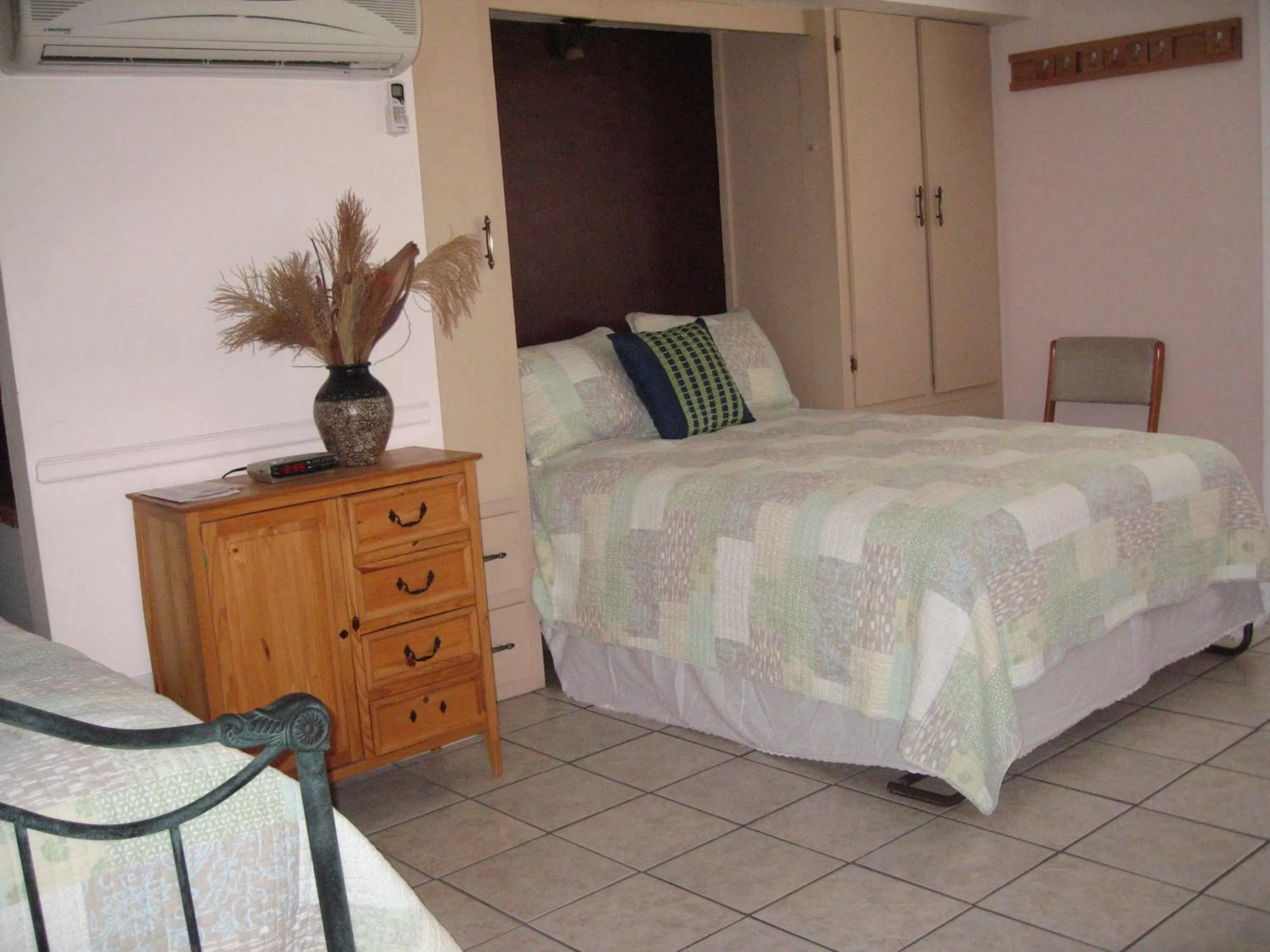 Bedroom, Bed in Mon Ami Bed and Breakfast