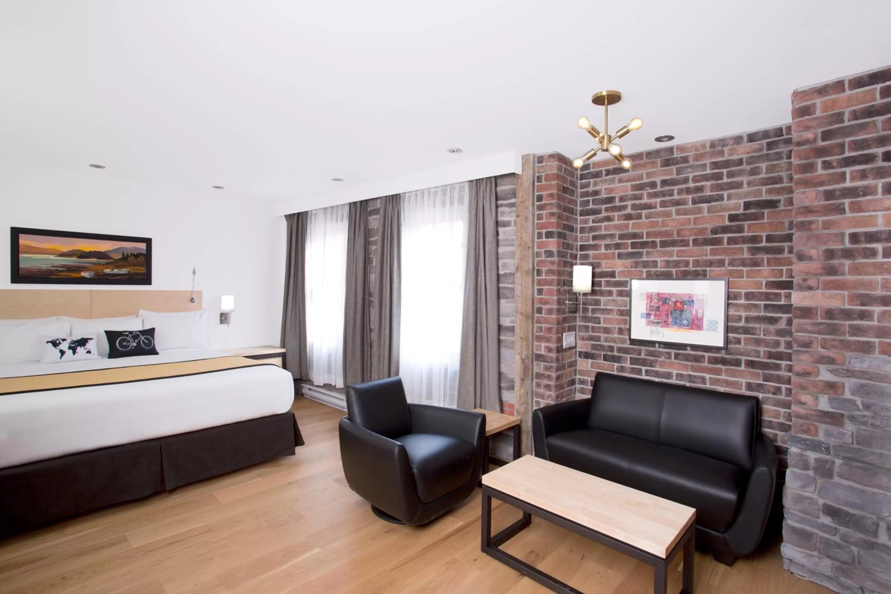 Bed in Hotel du Vieux Quebec