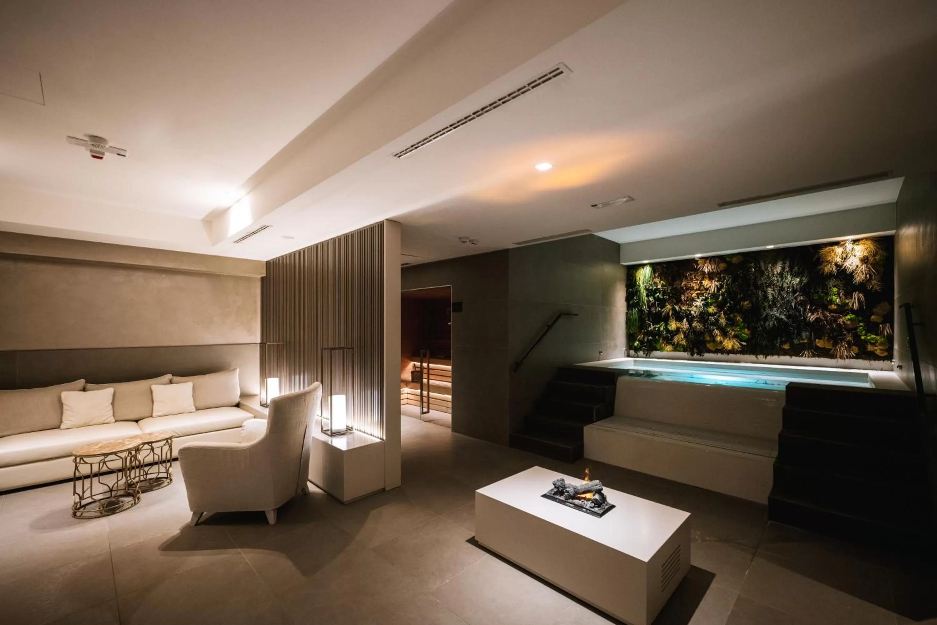 Hot Tub in Hotel De La Ville