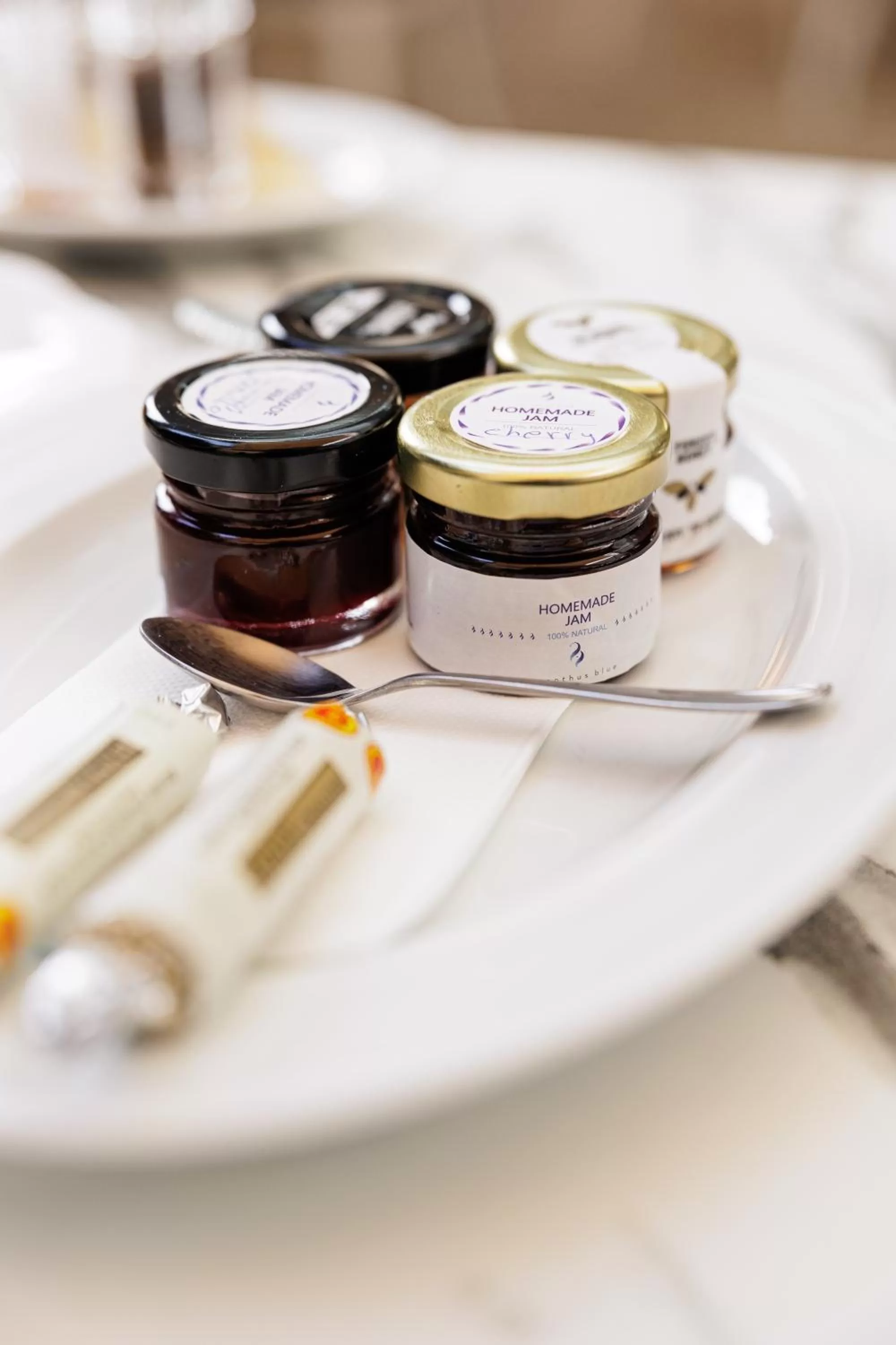 Breakfast in Acanthus blue