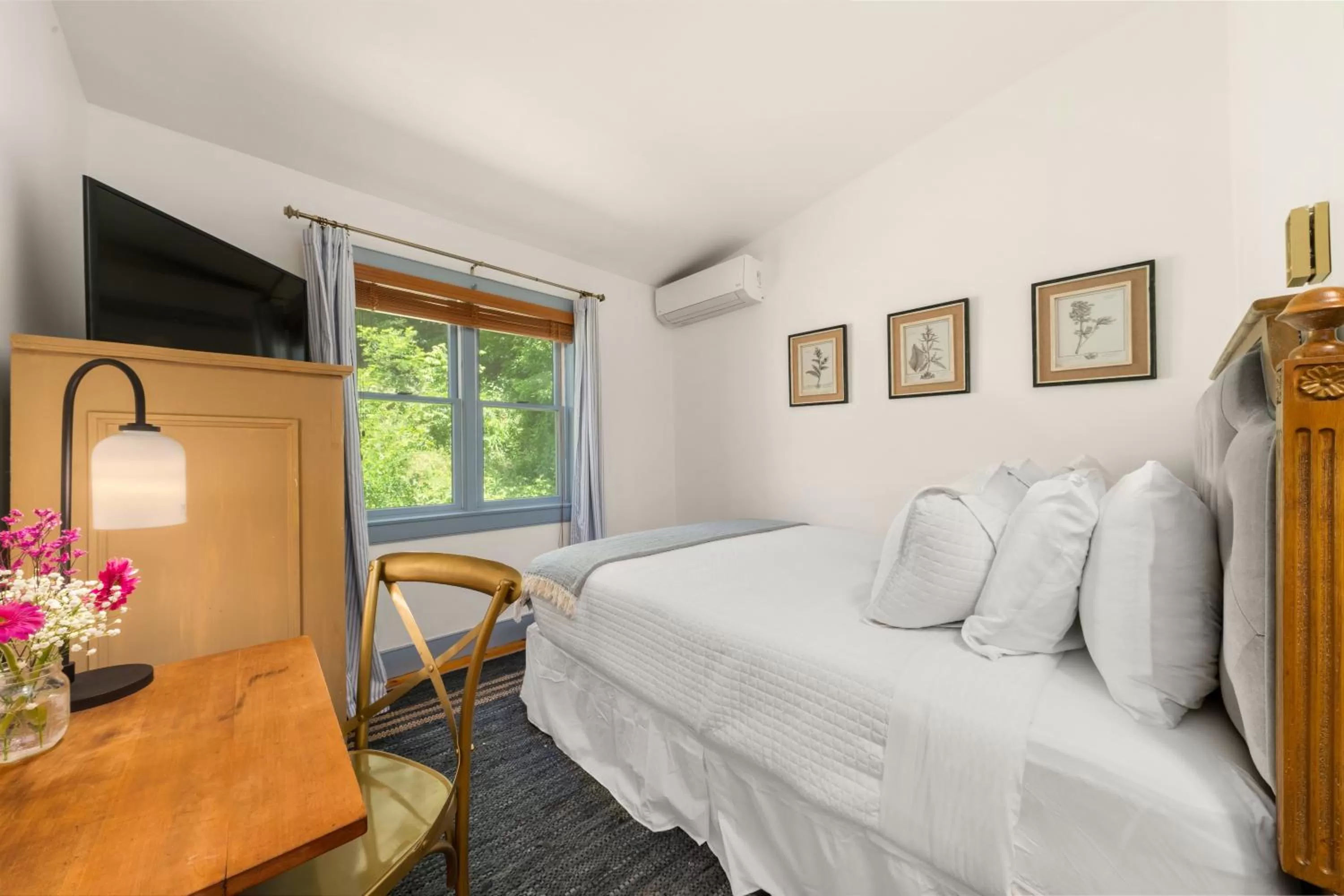 Bedroom, Bed in Inn at Silver Maple Farm