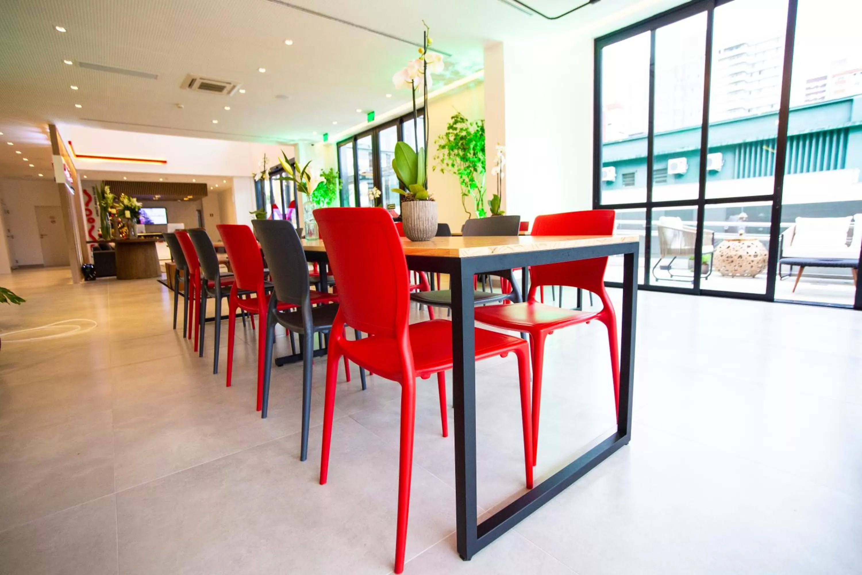 Restaurant/places to eat in Hotel Moov Curitiba