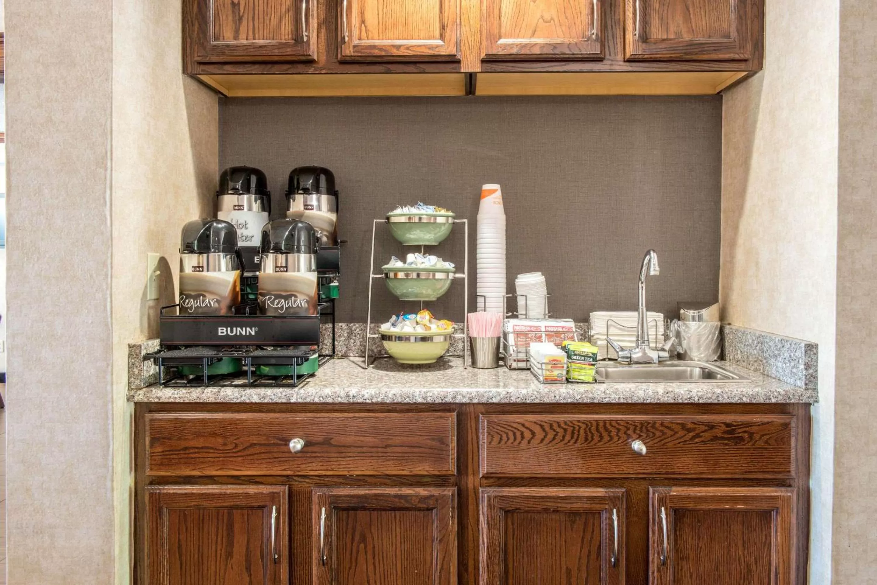 Restaurant/places to eat in Quality Inn Meadville