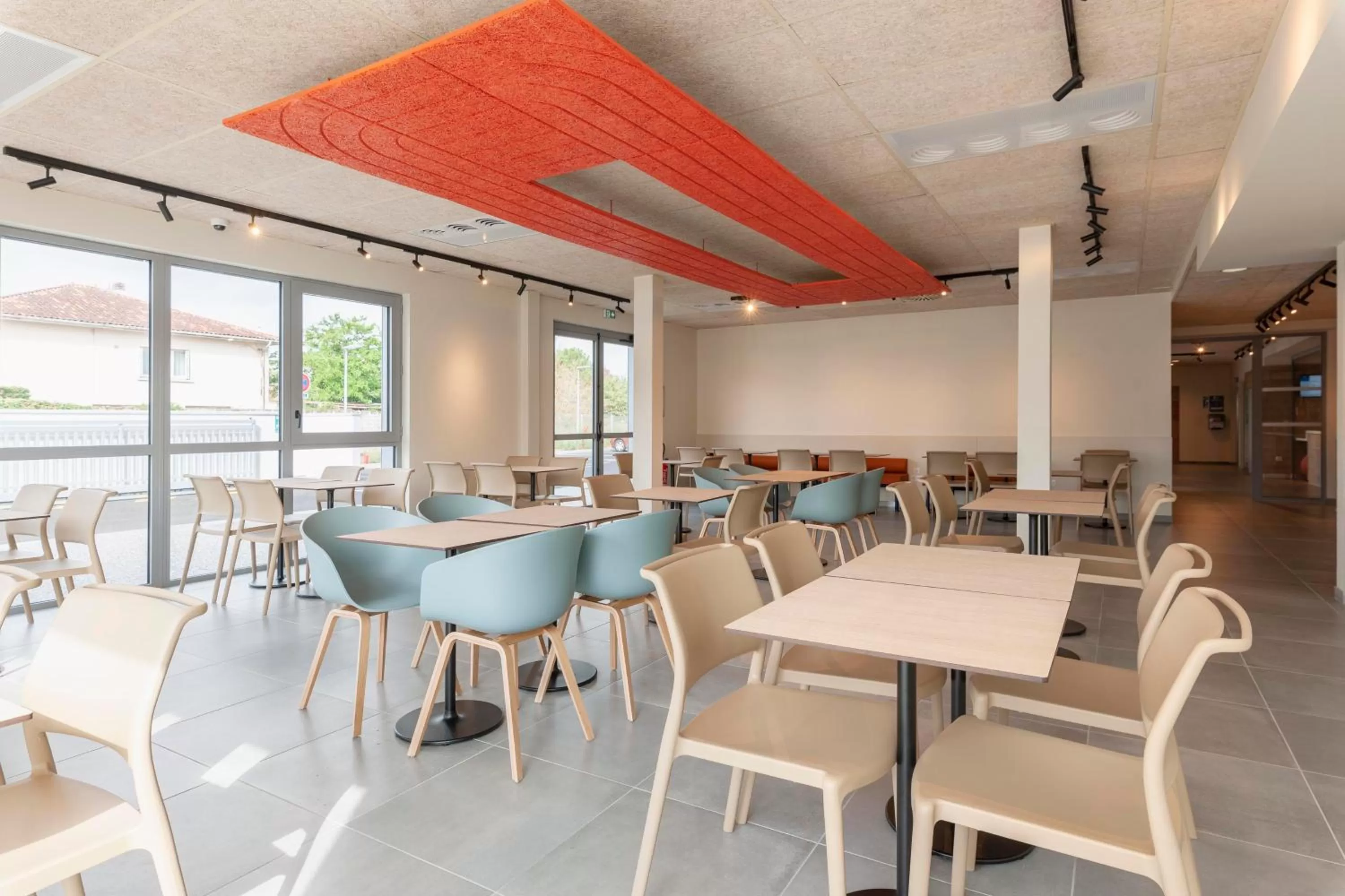 Restaurant/places to eat in Hotel ibis Mont De Marsan