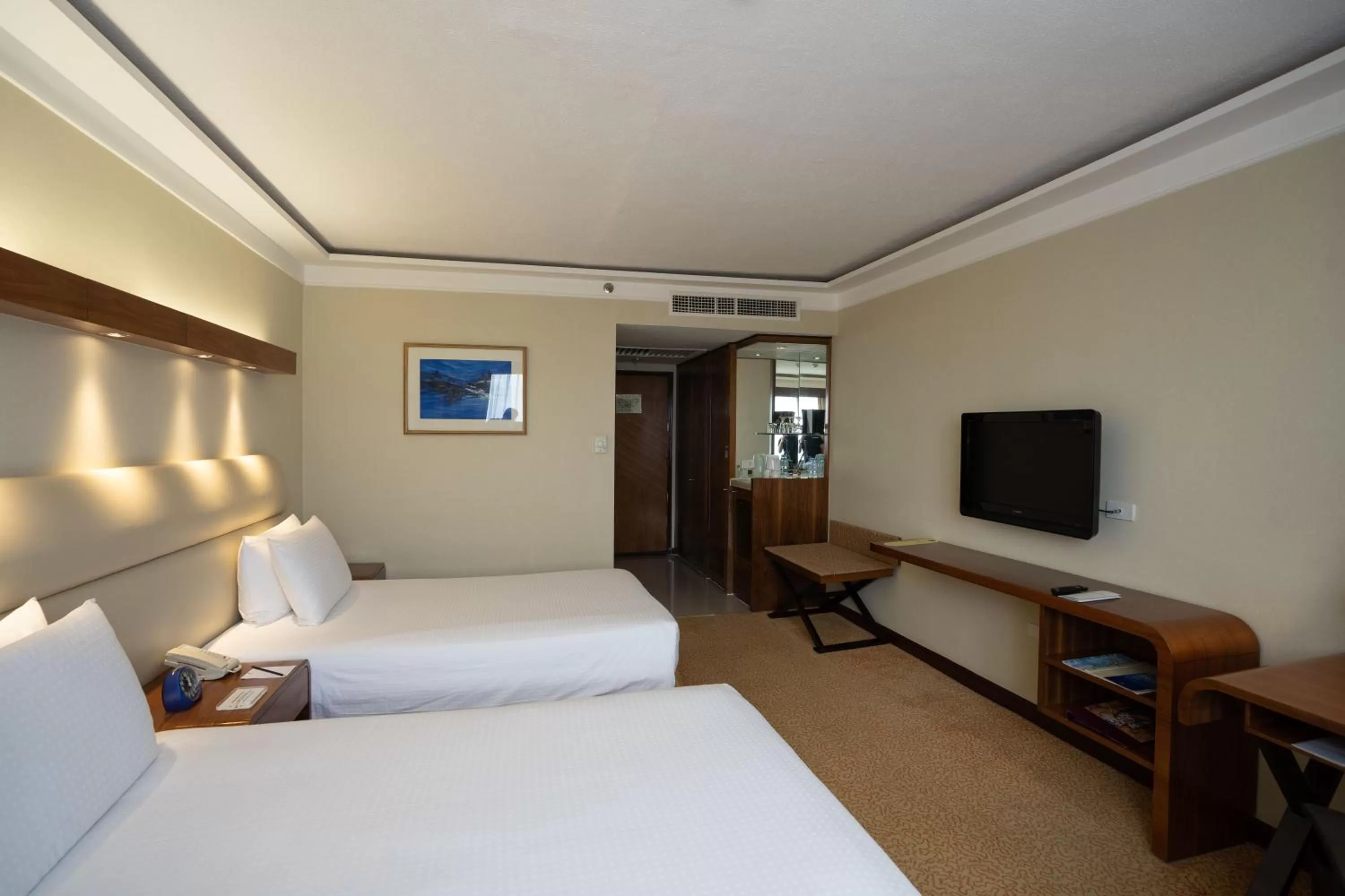 Photo of the whole room, Bed in Marco Polo Plaza Cebu