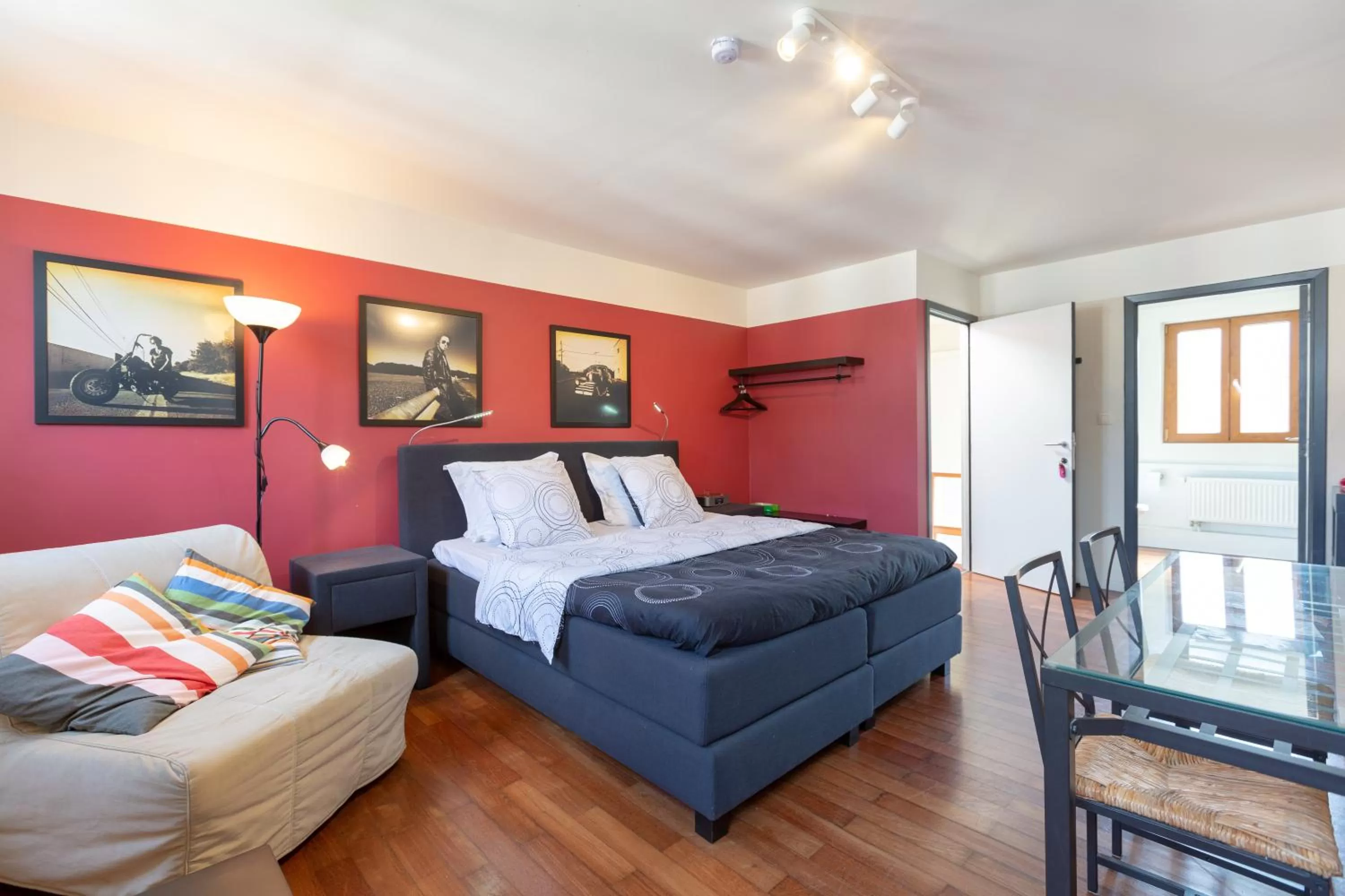 Photo of the whole room in Because the Night city lodge