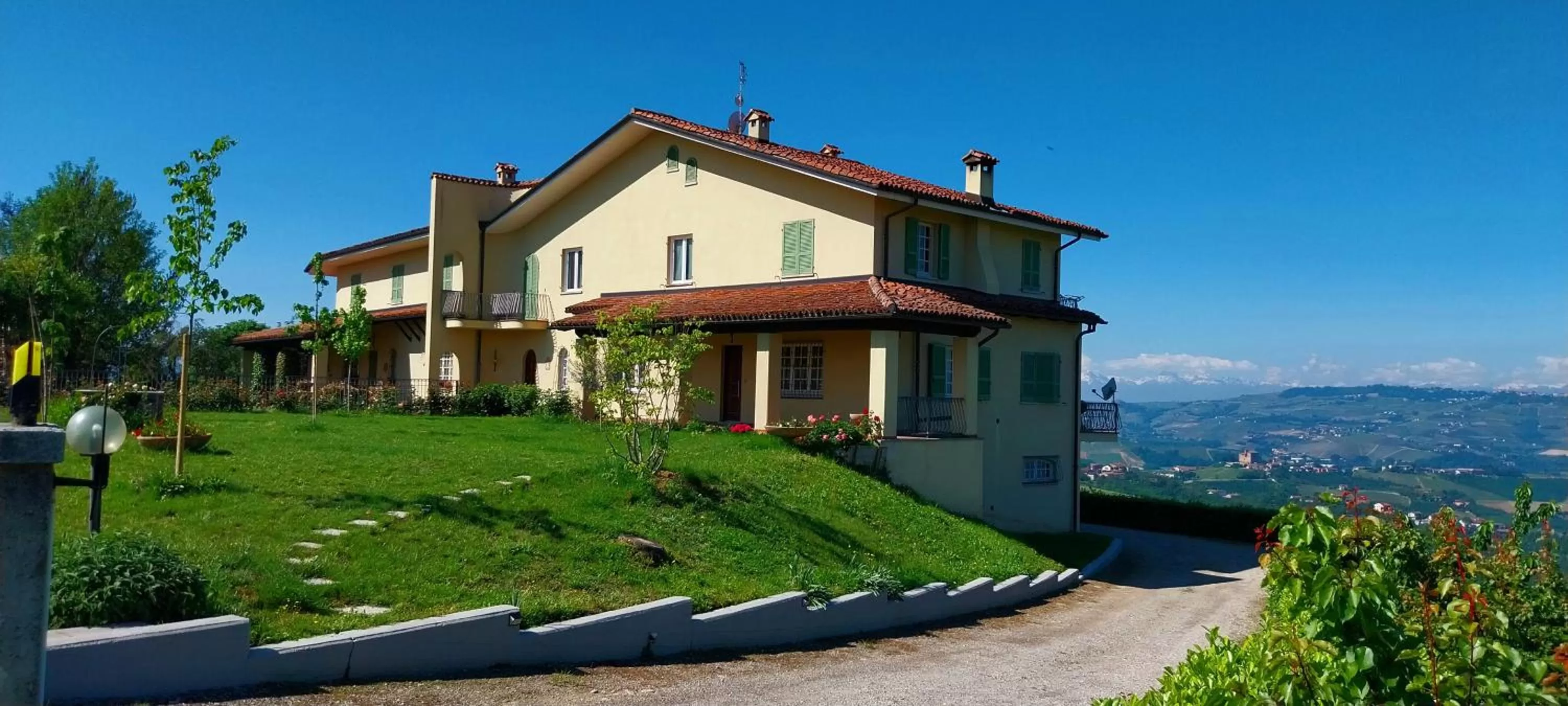 Property building in Villa Bellavista Alba, B&B