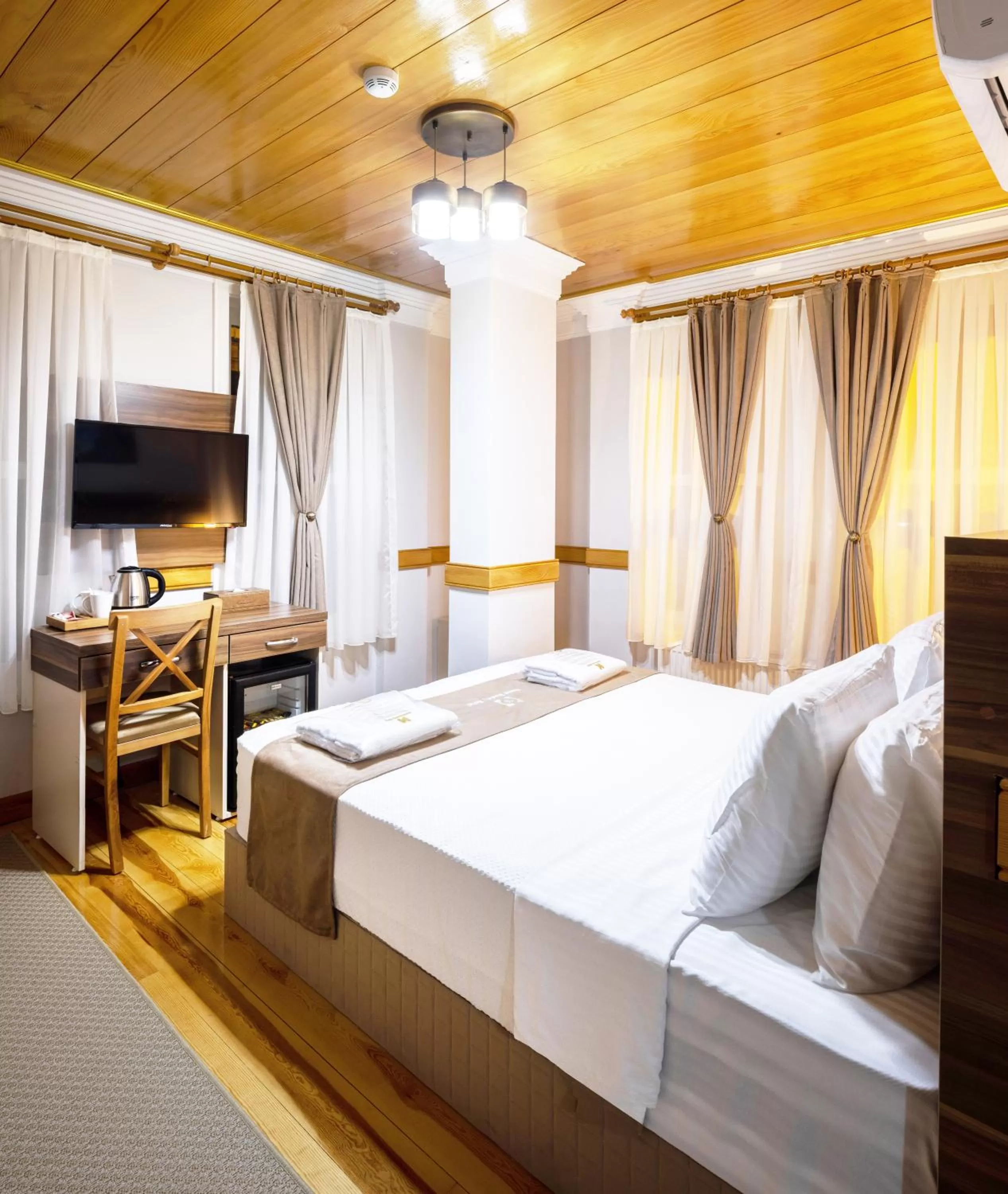 Property building in HOME QUALITY HOTEL