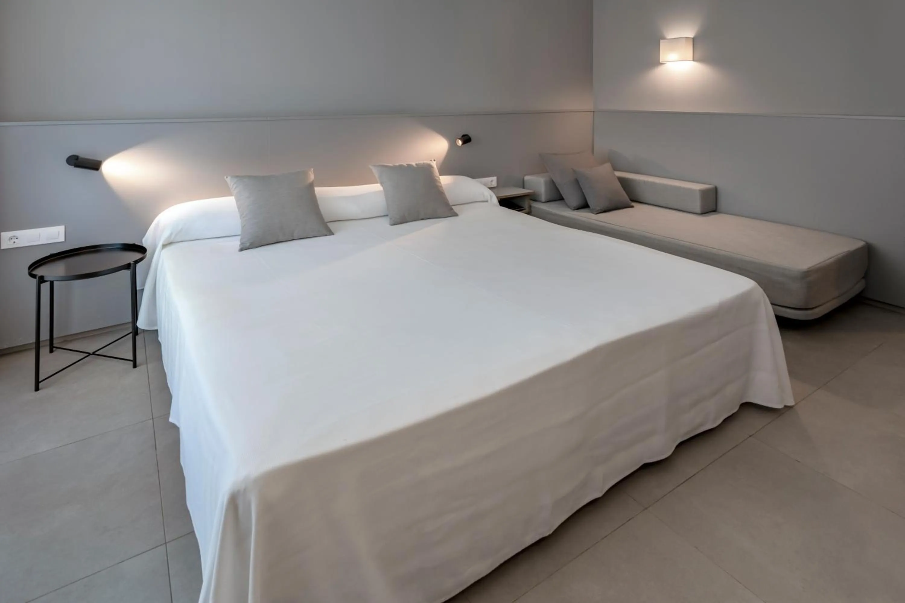 Photo of the whole room, Bed in GHT Sa Riera