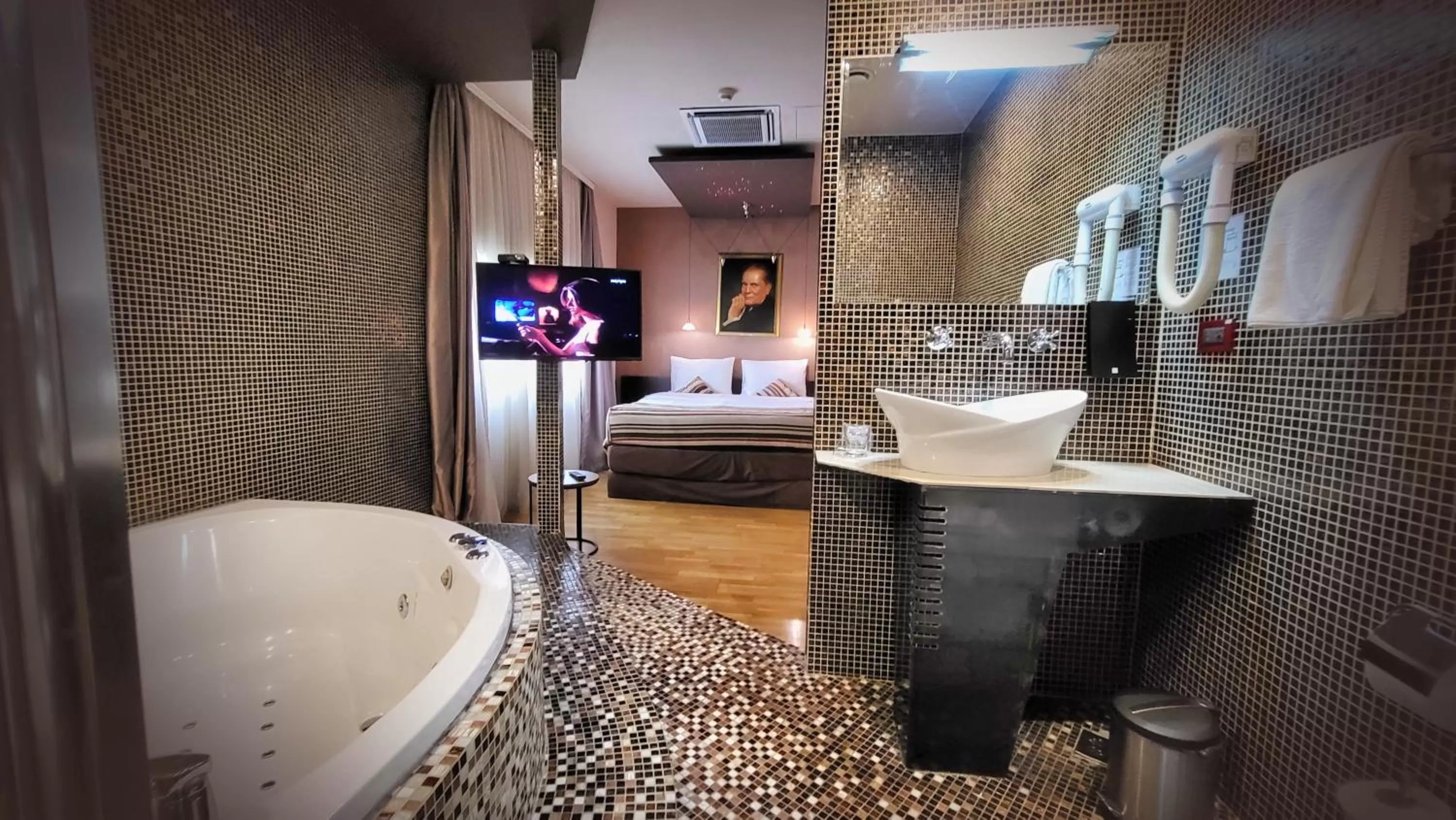 Bed in Design Hotel Mr President