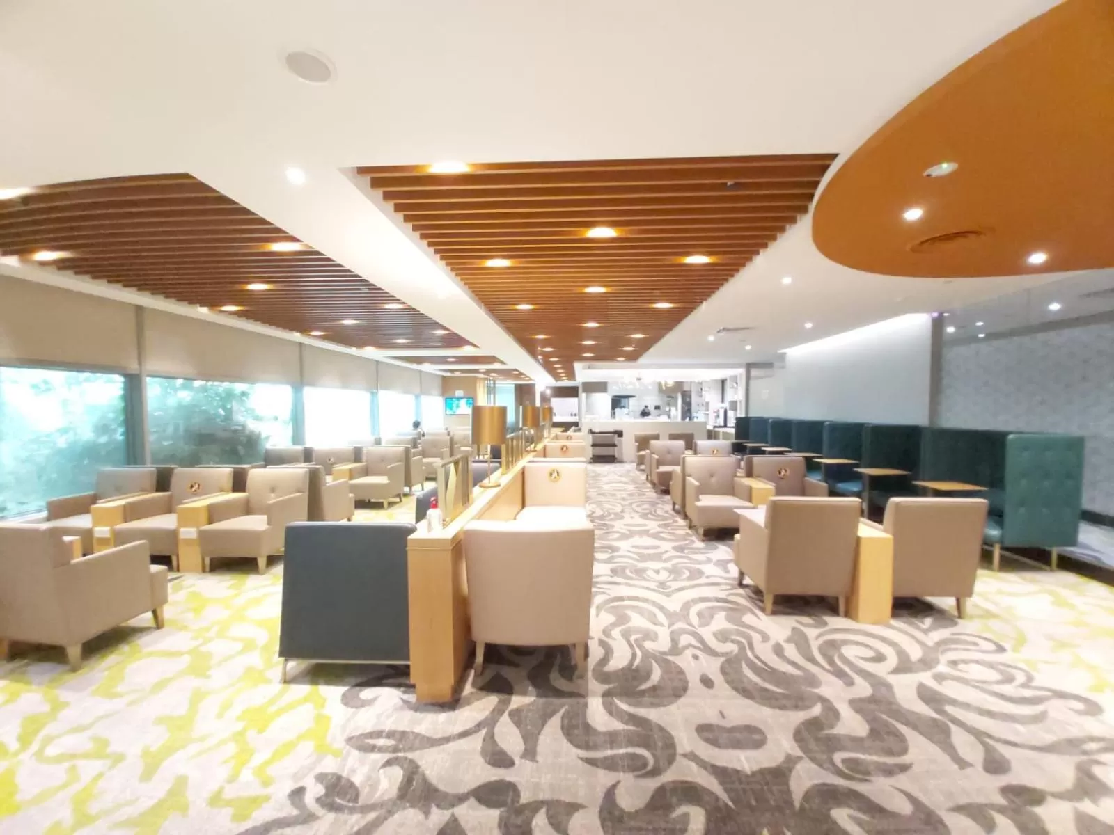 Restaurant/Places to Eat in Ambassador Transit Lounge Terminal 2